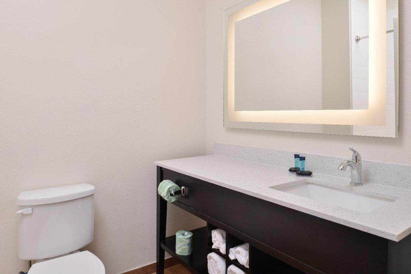 Americas Inn Suites IAH North - Property Image 2