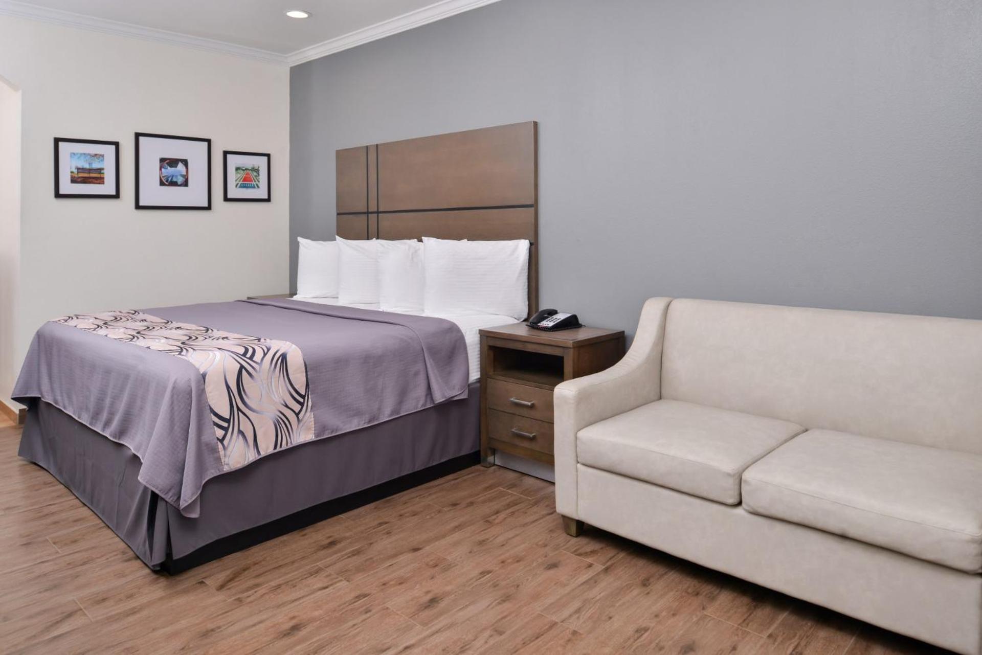 Americas Inn Suites IAH North - Property Image 5