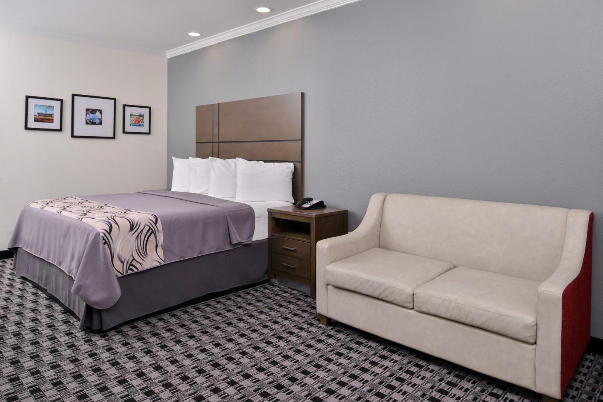 Americas Inn Suites IAH North - Property Image 7