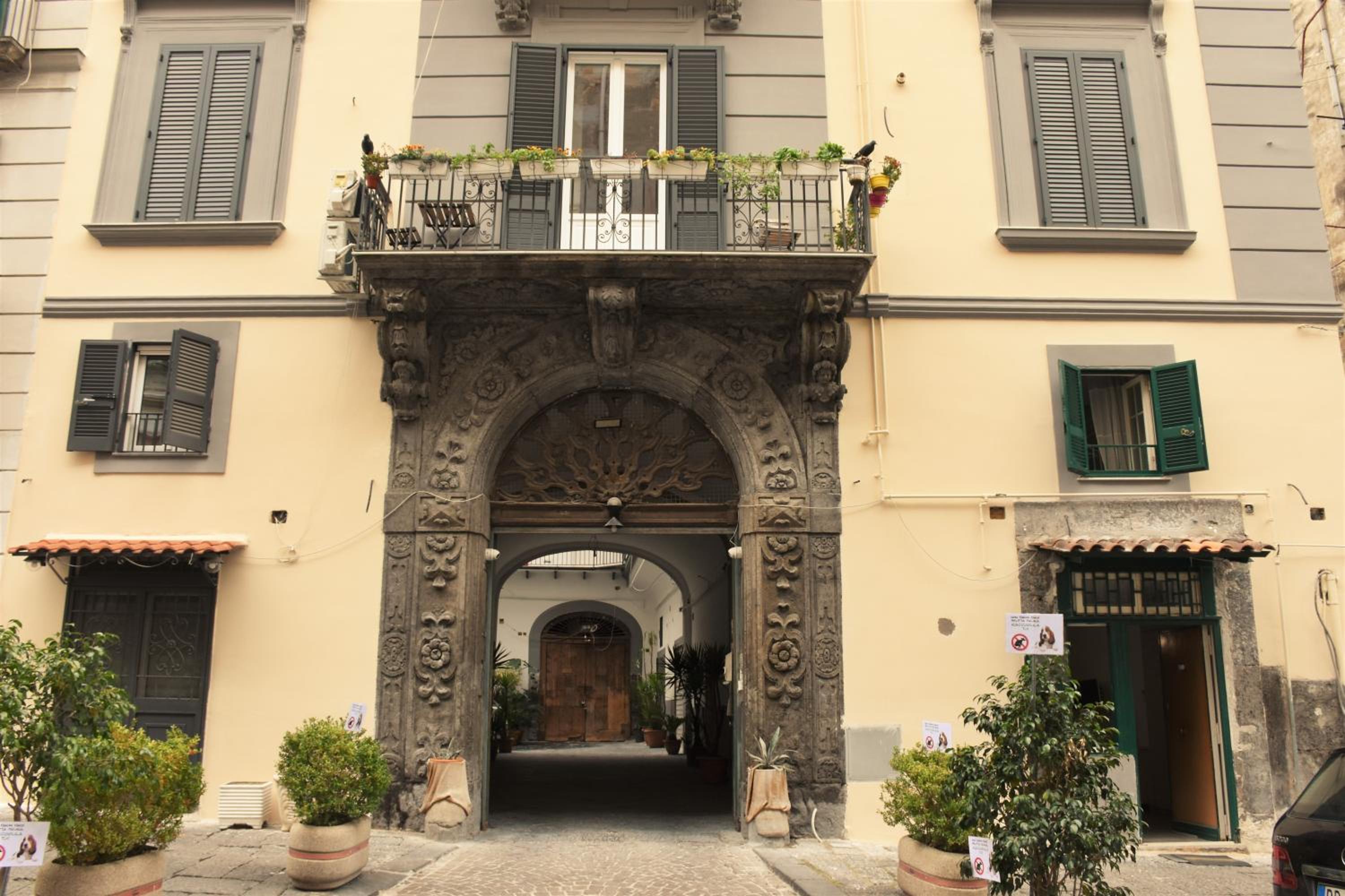 Varriale Apartaments 2,0 free parking for small cars only