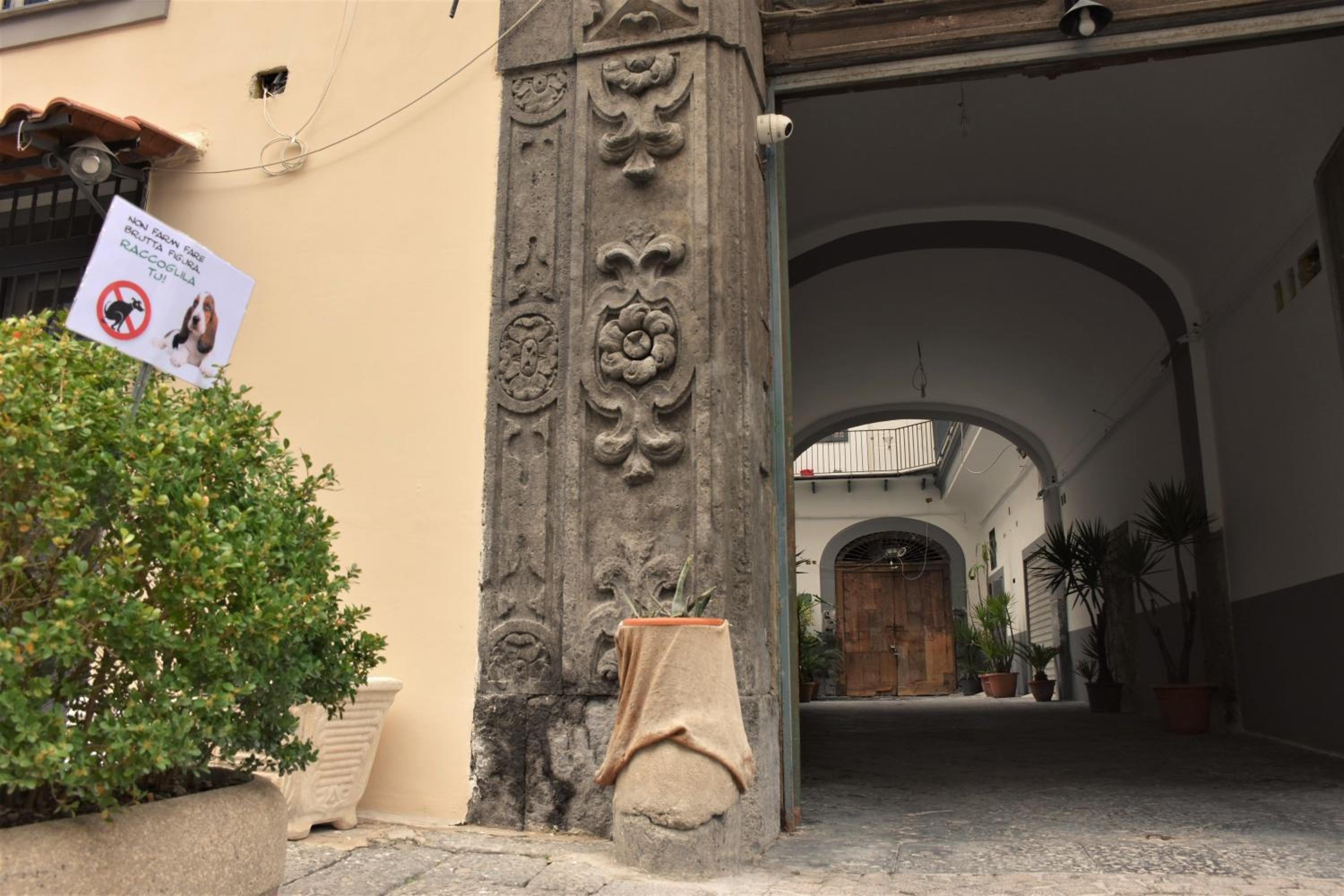 Corno Napoletano free parking for small cars only