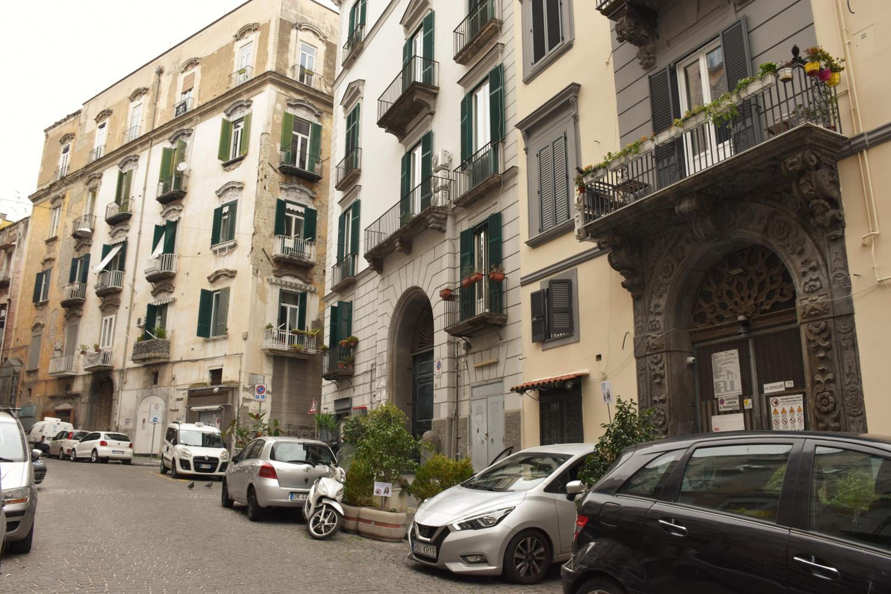 Corno Napoletano free parking for small cars only