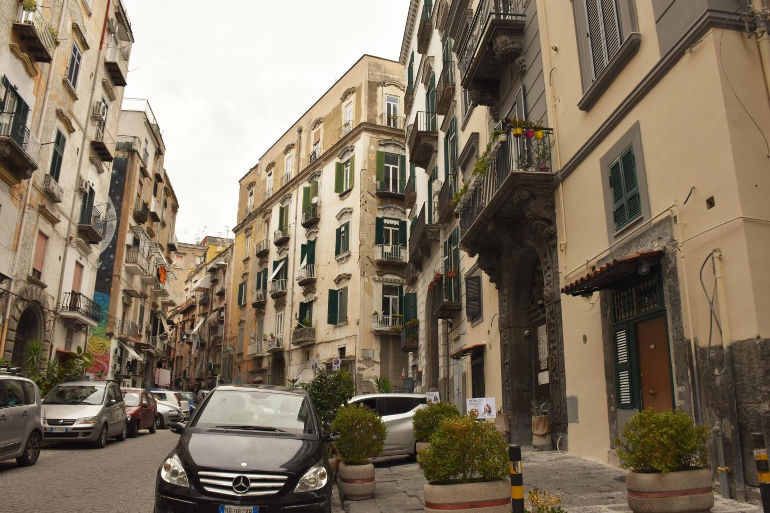Corno Napoletano free parking for small cars only