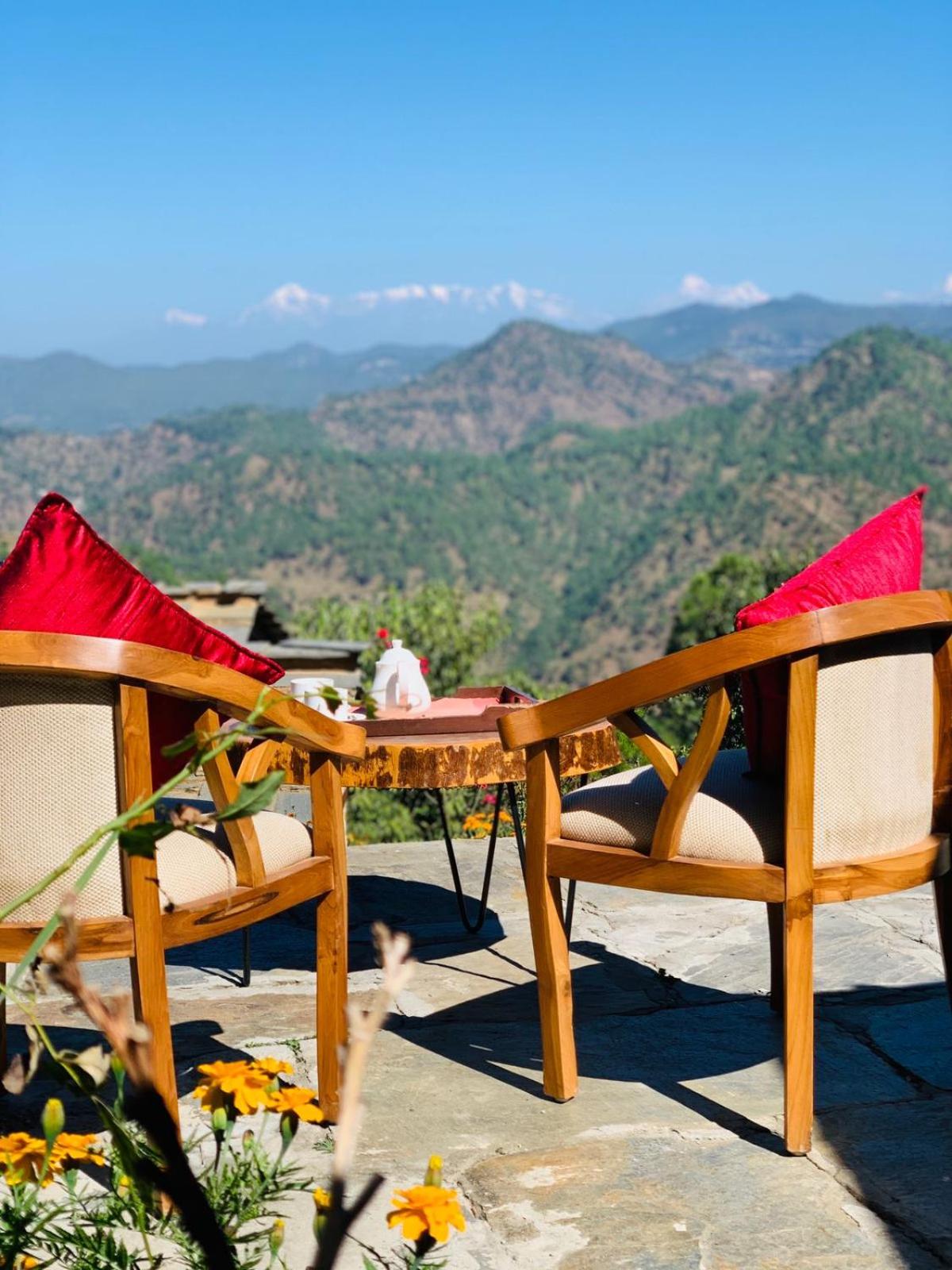 Itmenaan Estate, Binsar Himalayas view 2