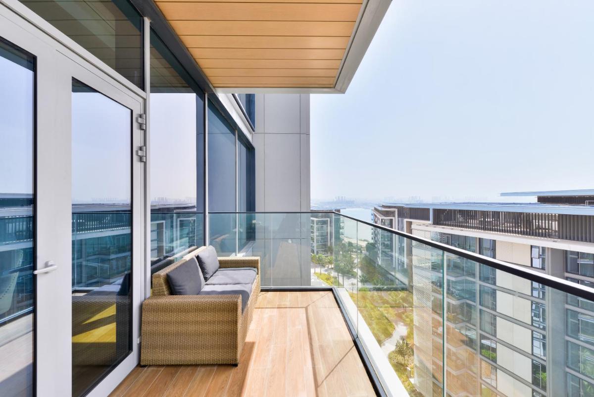 Premium 2+1 BR condo in the heart of Bluewaters Island