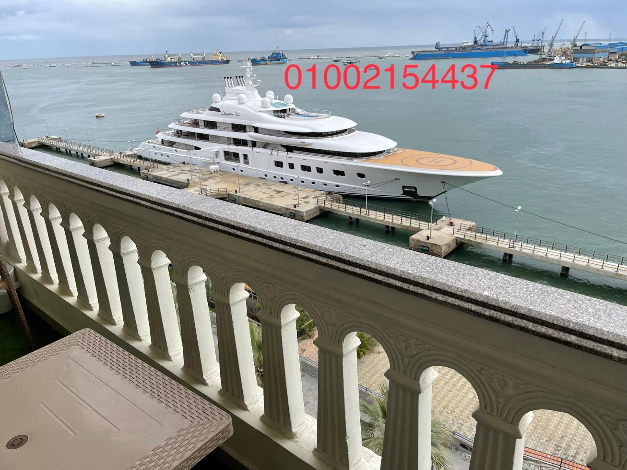 شقة 701عائليه مطلة علي قناة السويس والبحر