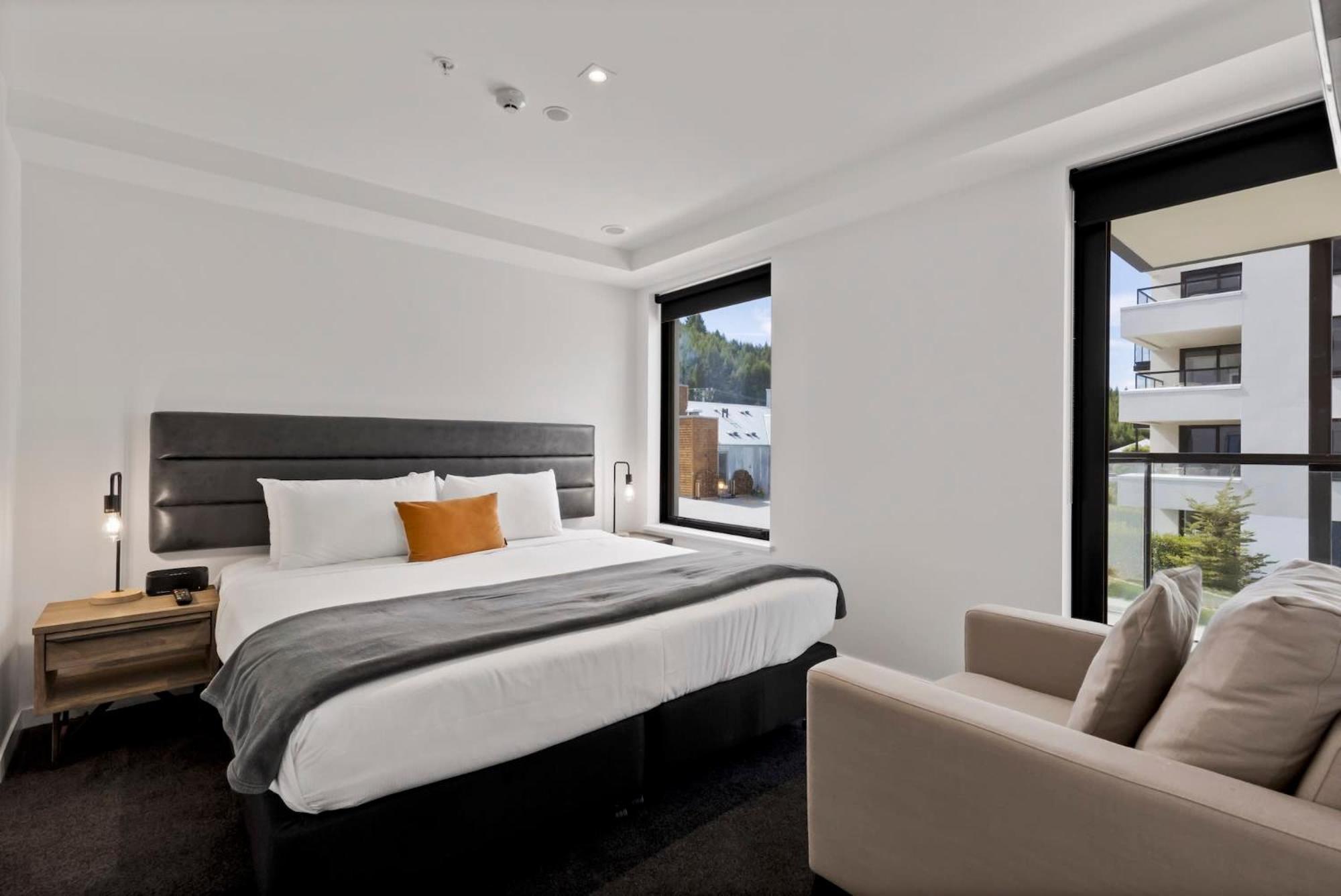 Suki Apartment at the base of Coronet Peak view 3