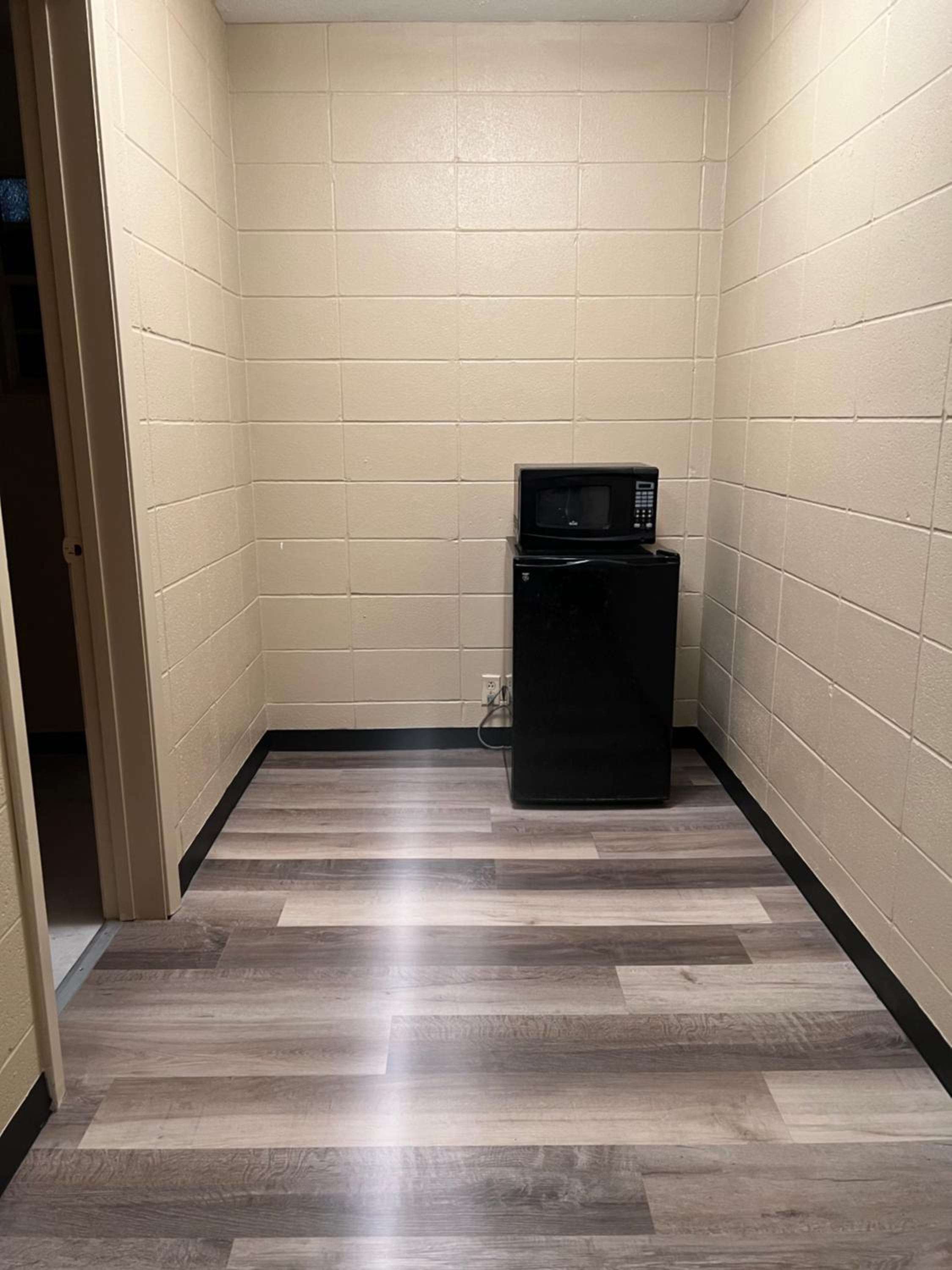 Driftwood Inn and Lodge by the lake - Property Image 7