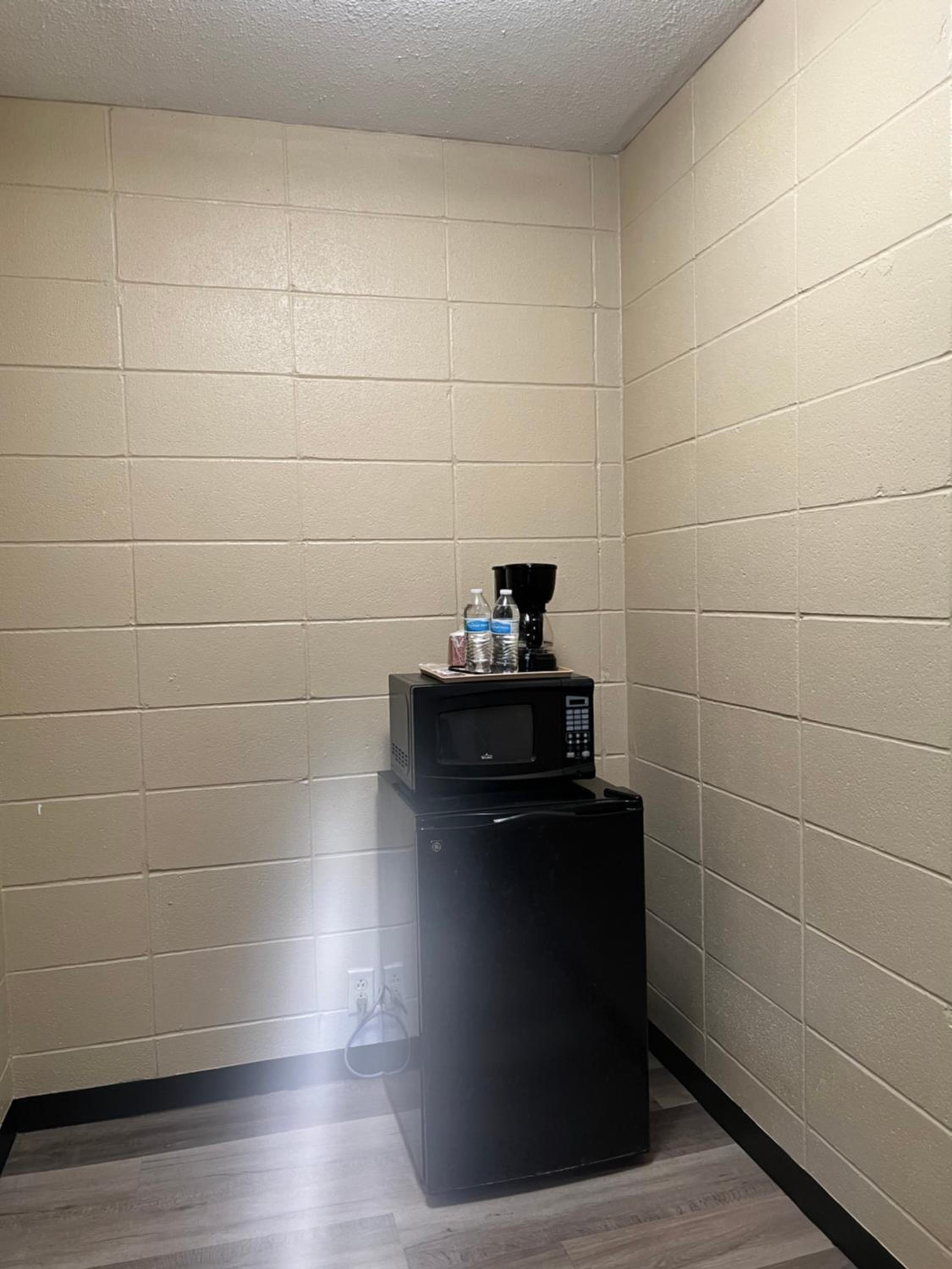 Driftwood Inn and Lodge by the lake - Property Image 4