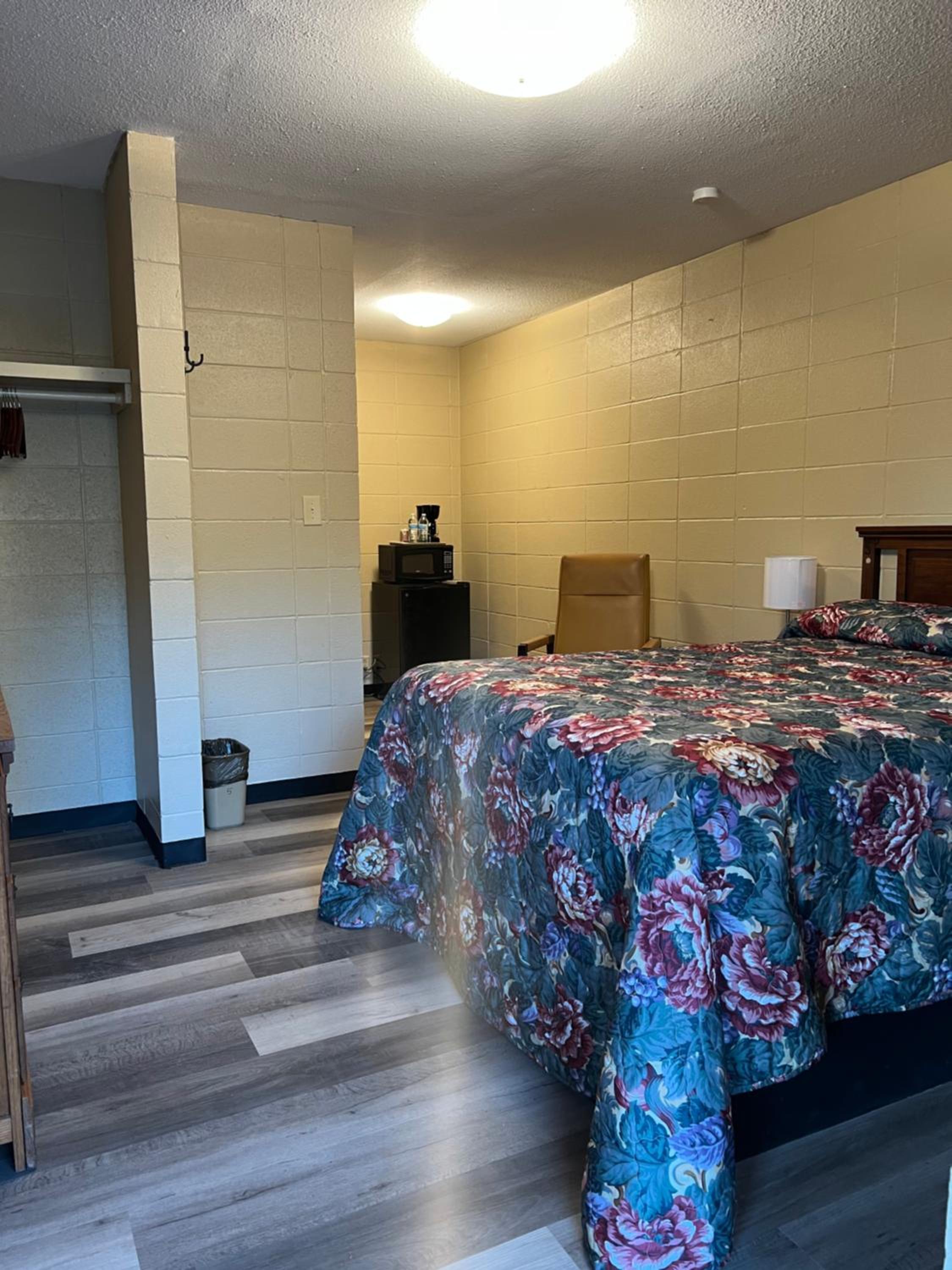 Driftwood Inn and Lodge by the lake - Property Image 76