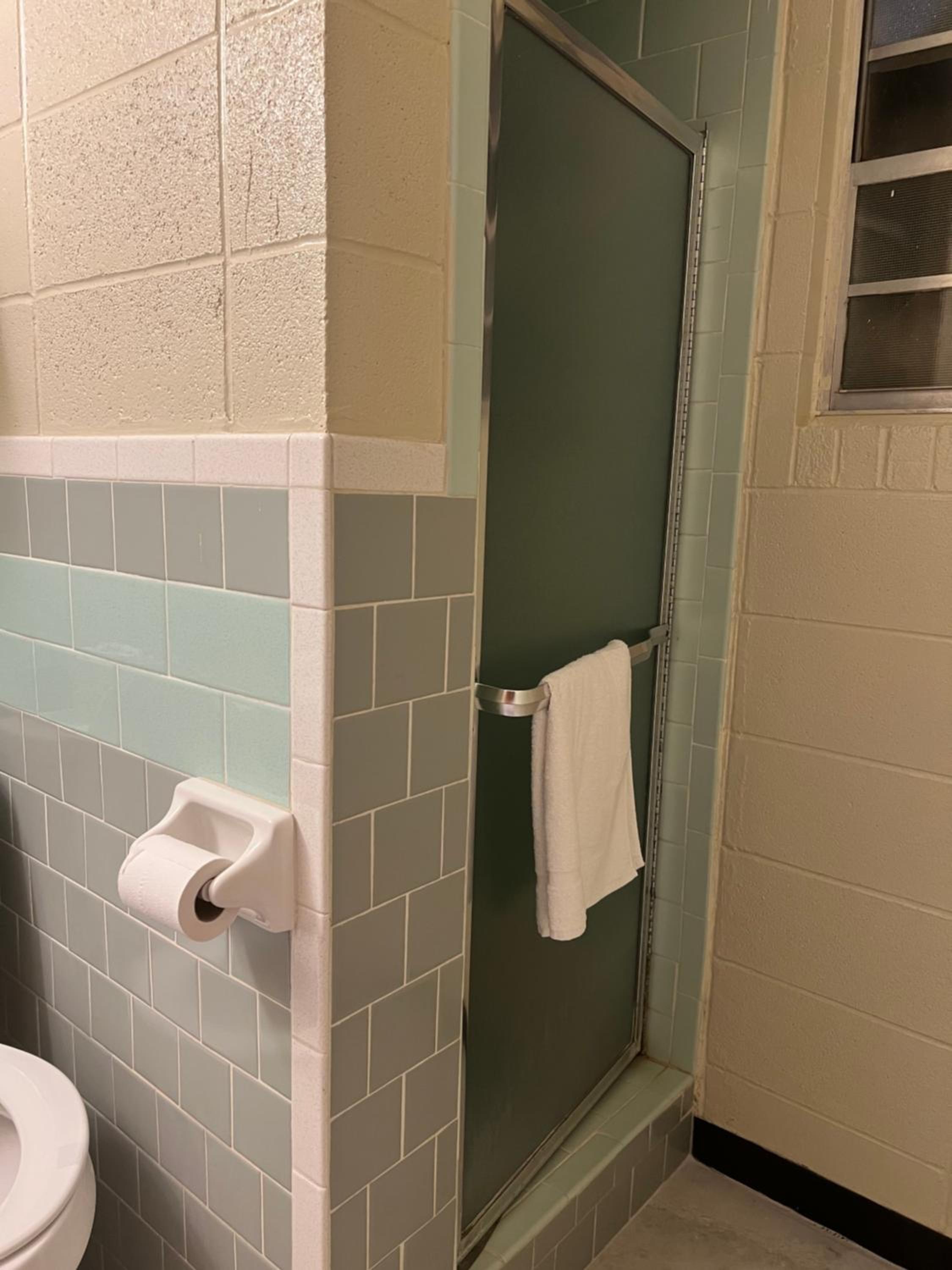 Driftwood Inn and Lodge by the lake - Property Image 73