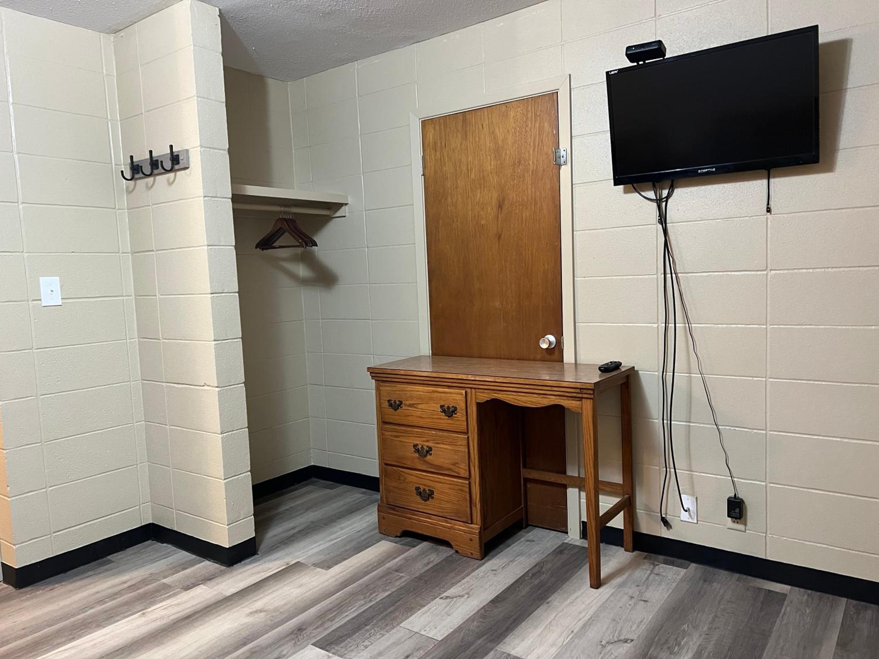 Driftwood Inn and Lodge by the lake - Property Image 70