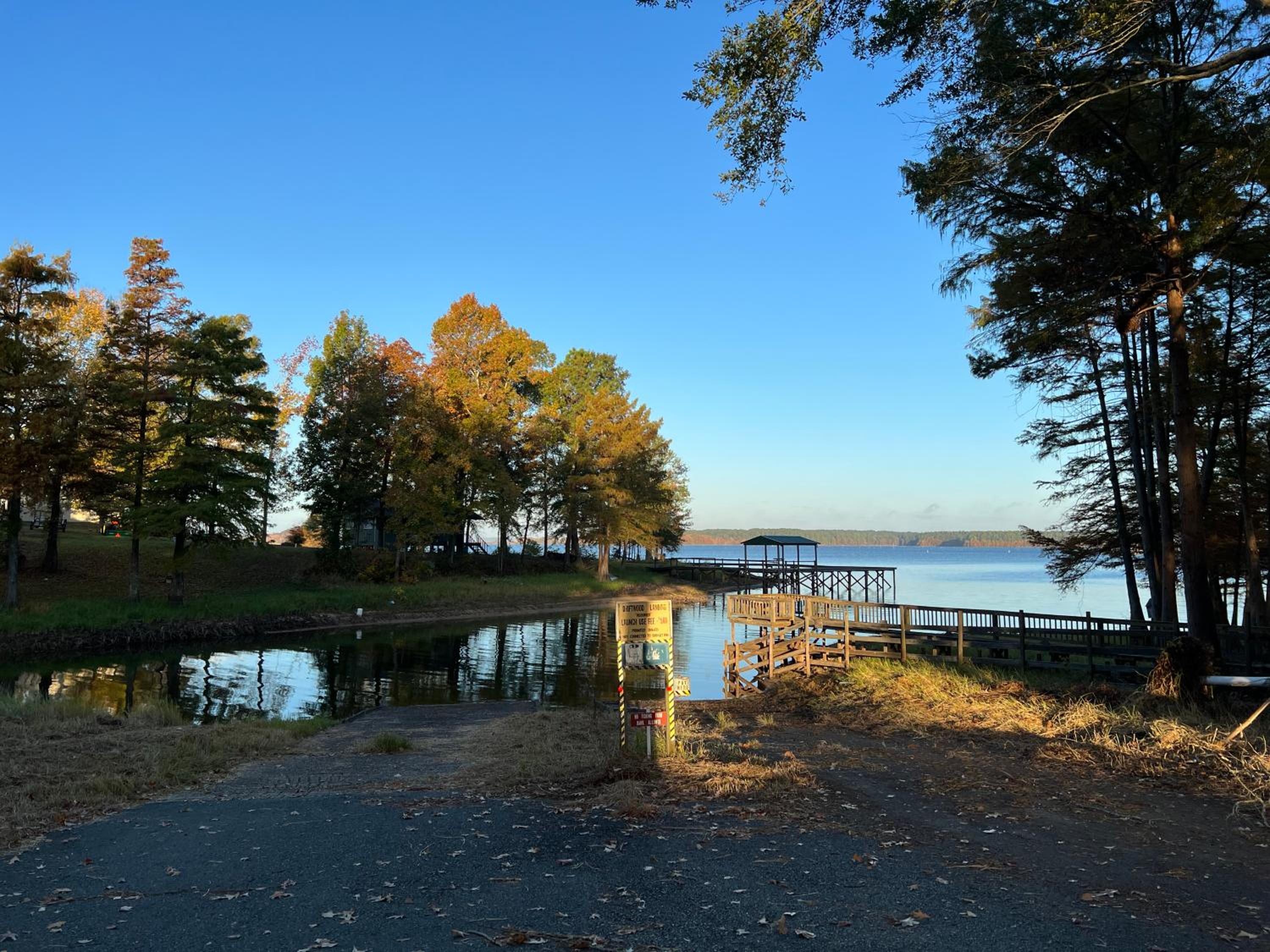 Driftwood Inn and Lodge by the lake - Property Image 67