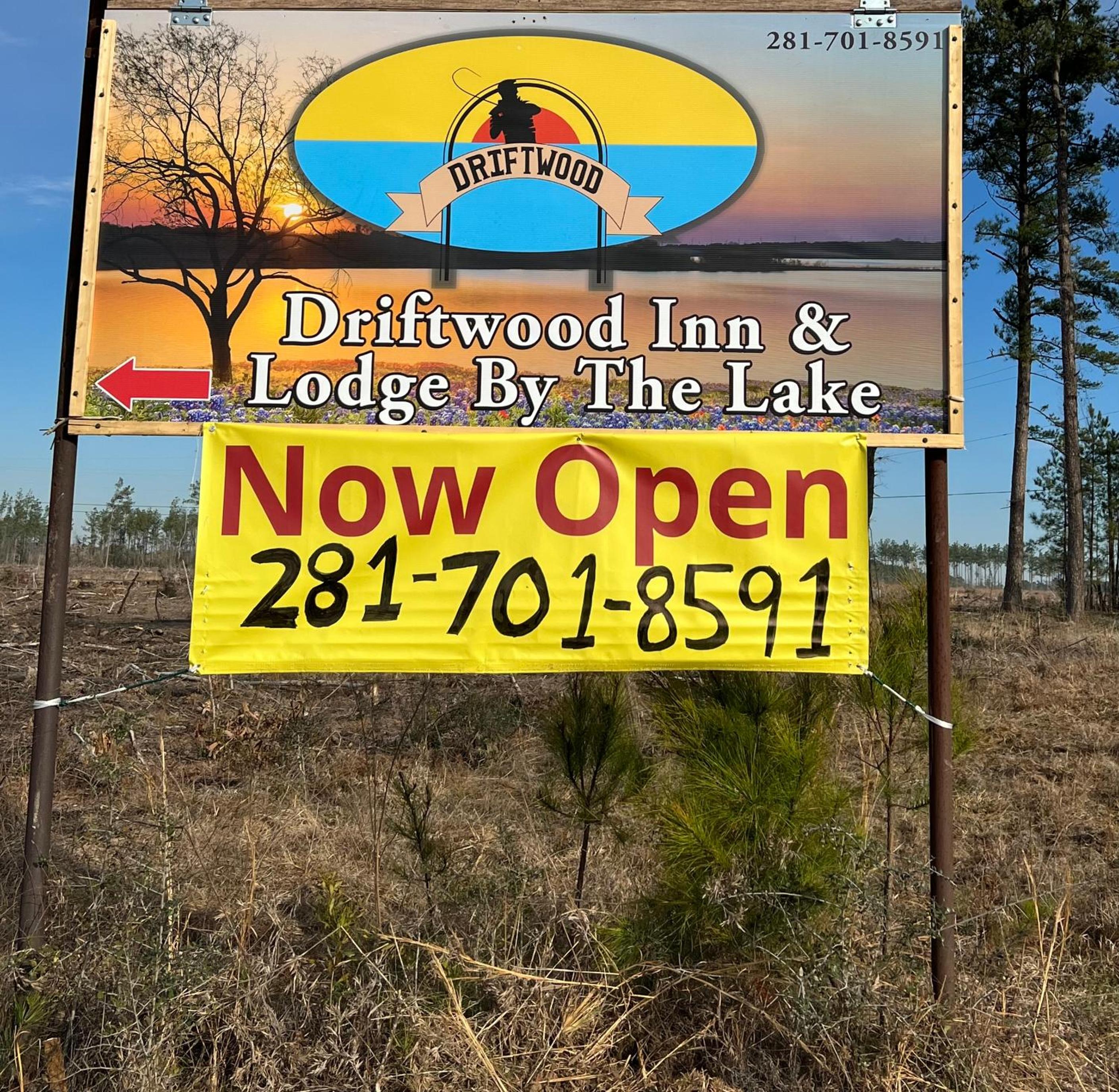 Driftwood Inn and Lodge by the lake - Property Image 20