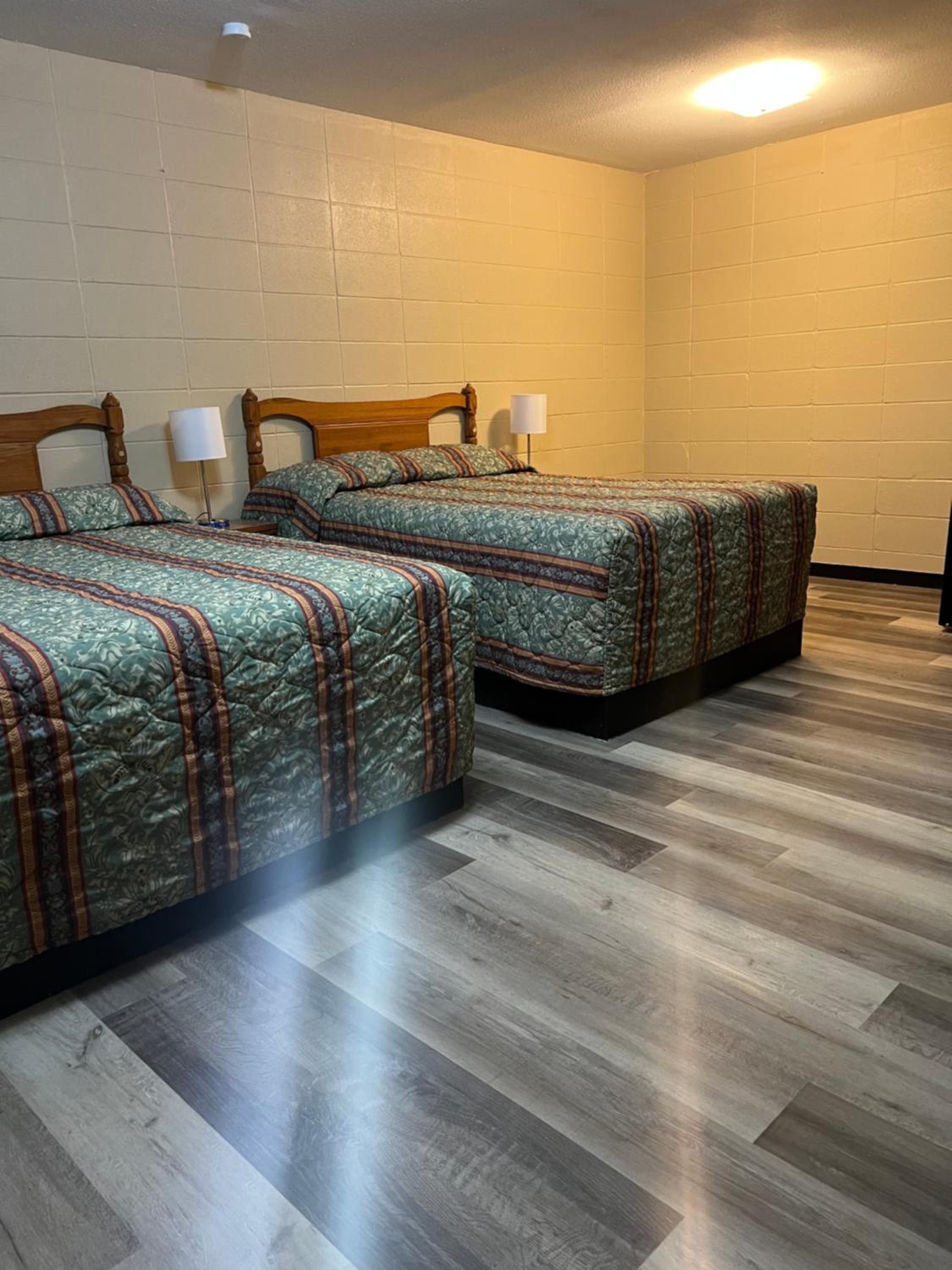 Driftwood Inn and Lodge by the lake - Property Image 63