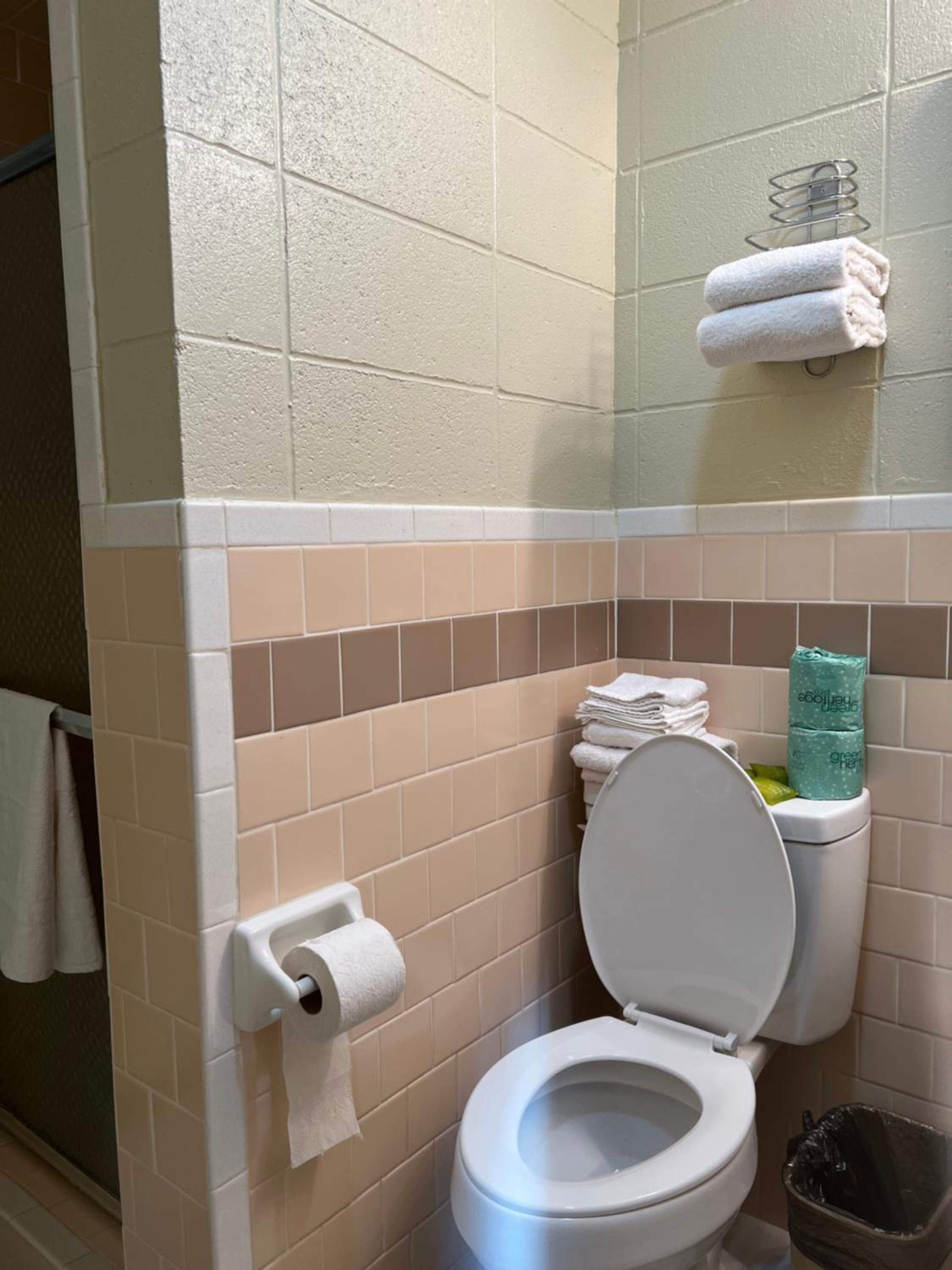 Driftwood Inn and Lodge by the lake - Property Image 62