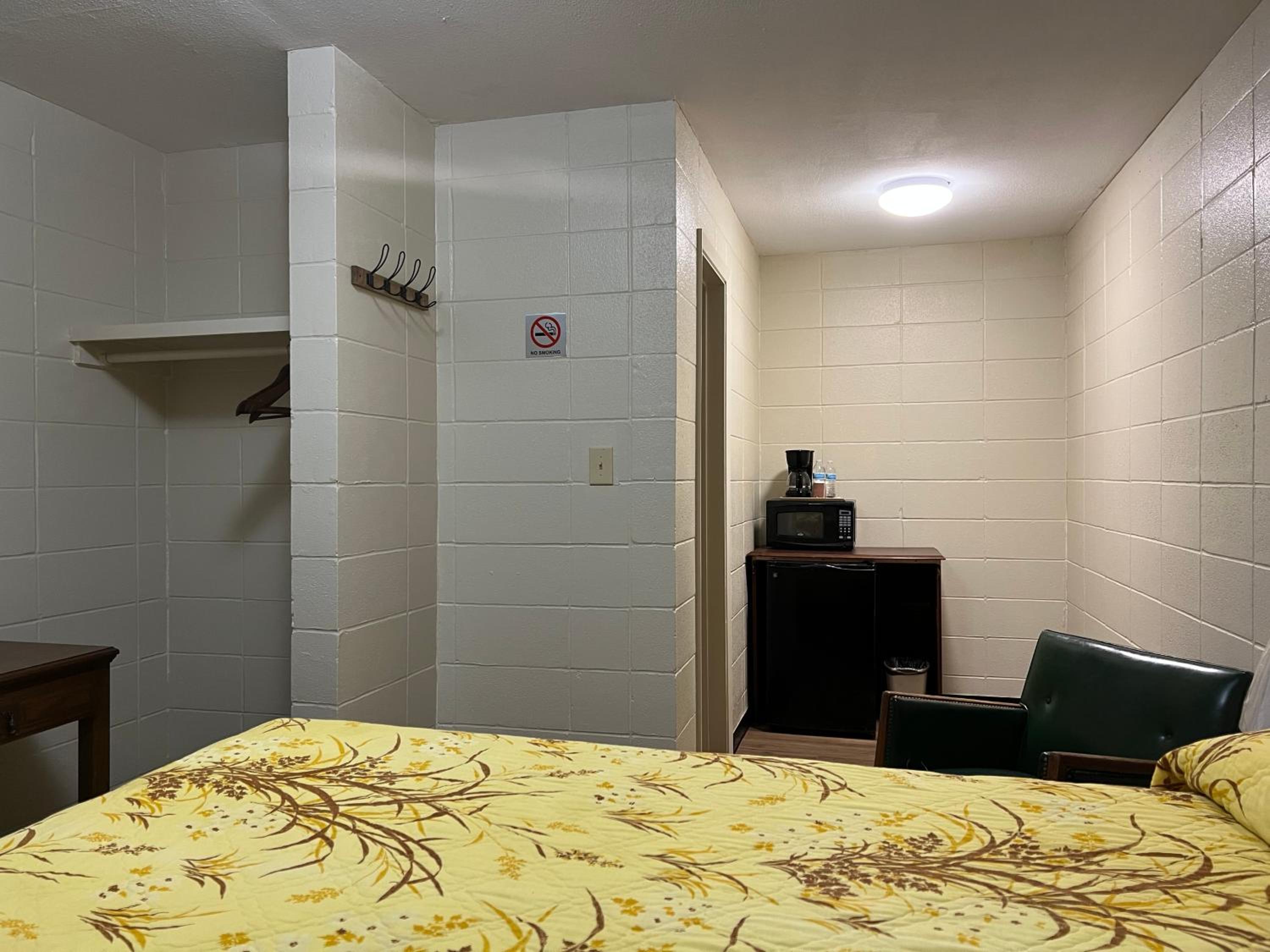 Driftwood Inn and Lodge by the lake - Property Image 56