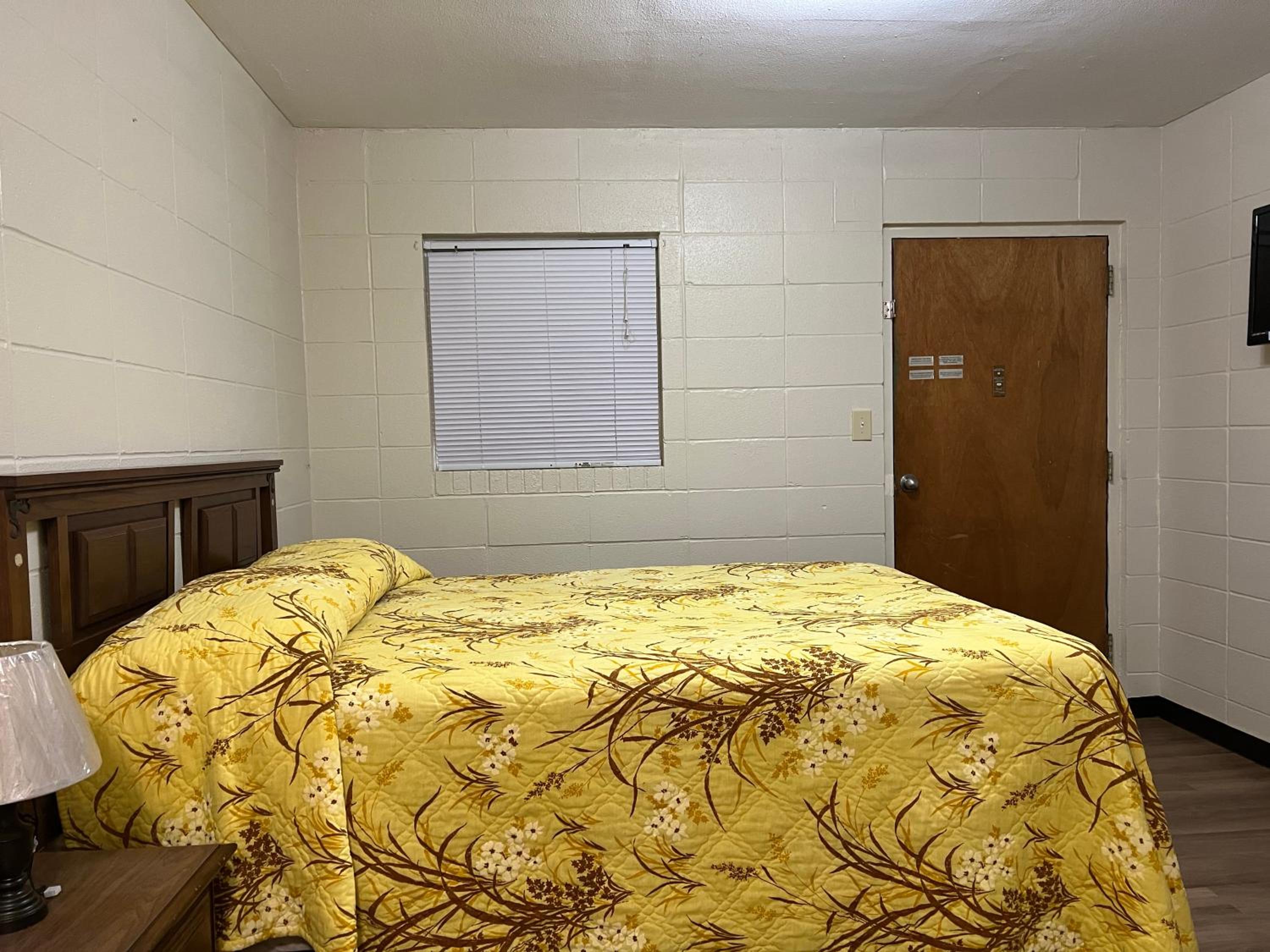 Driftwood Inn and Lodge by the lake - Property Image 55