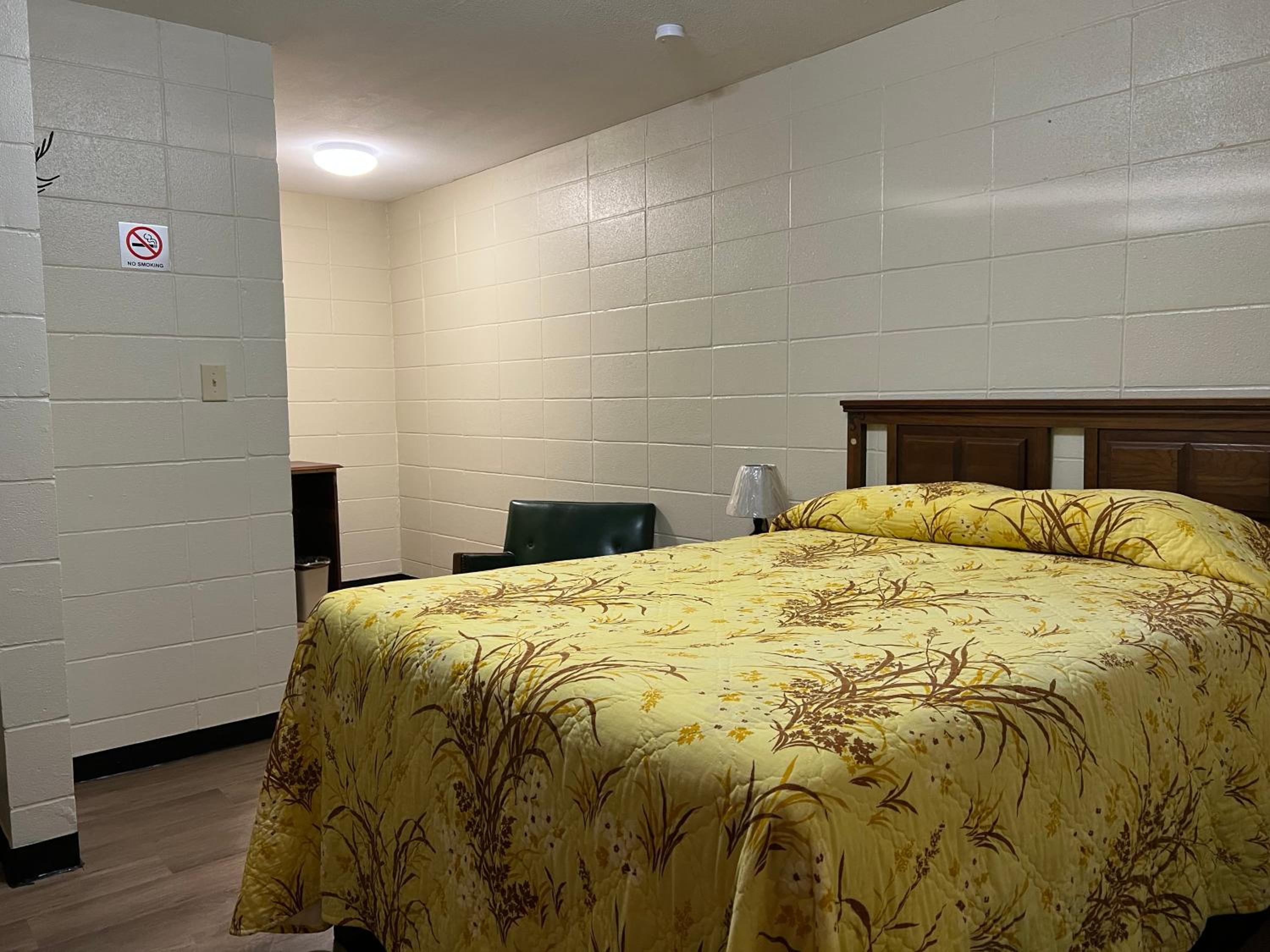 Driftwood Inn and Lodge by the lake - Property Image 43