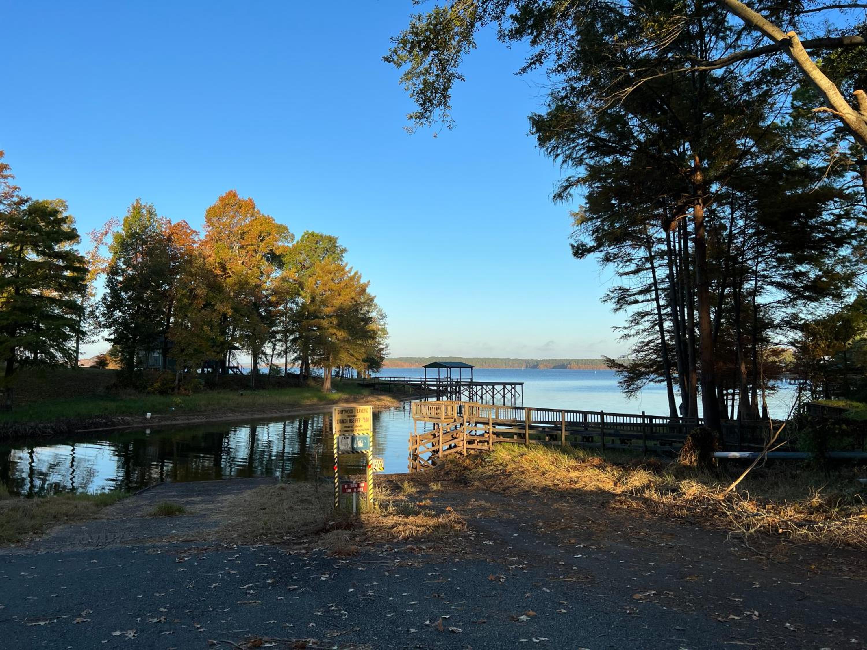 Driftwood Inn and Lodge by the lake - Property Image 52