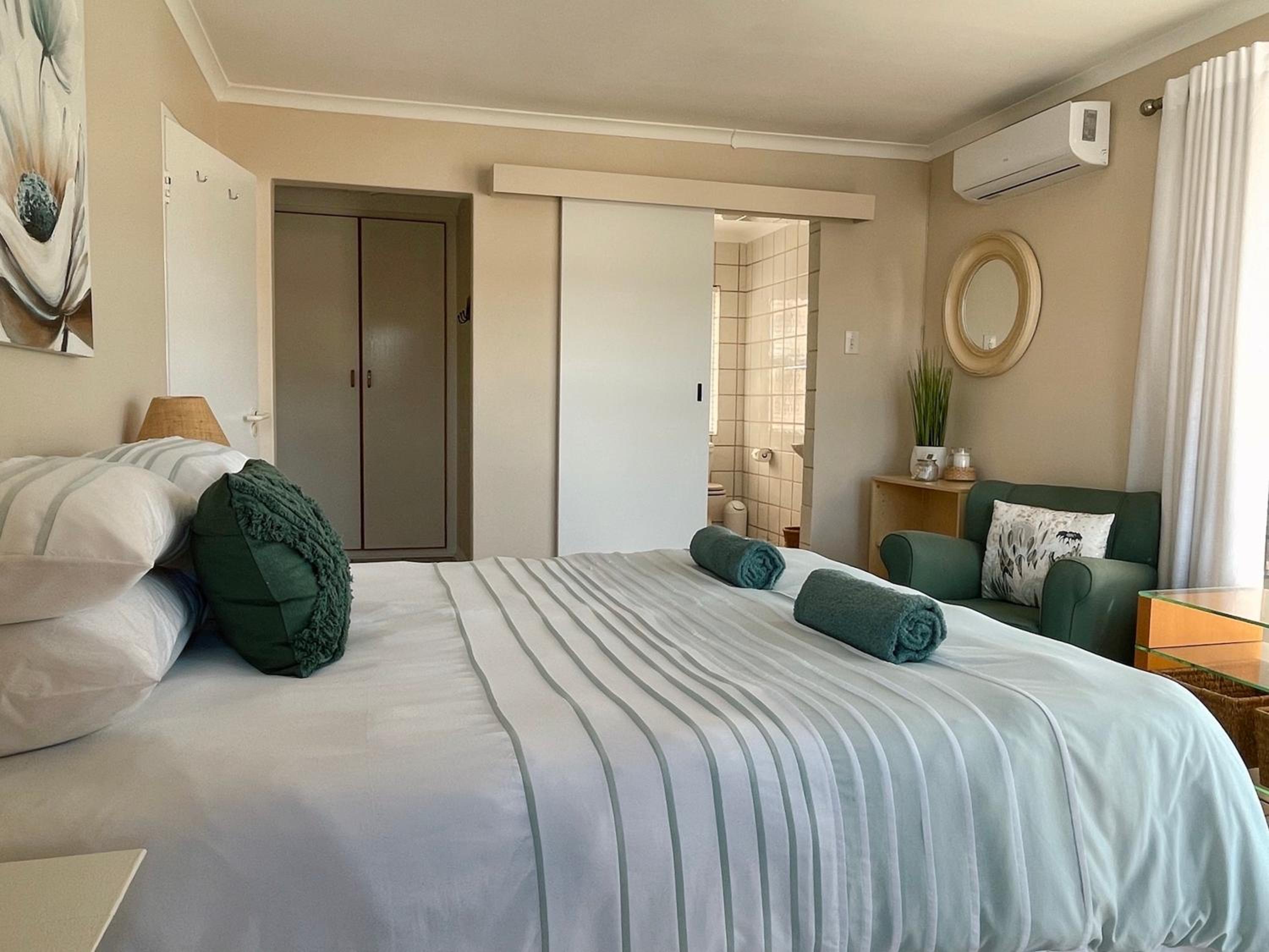 Waterfront 2 Bedroom Apartment view 3