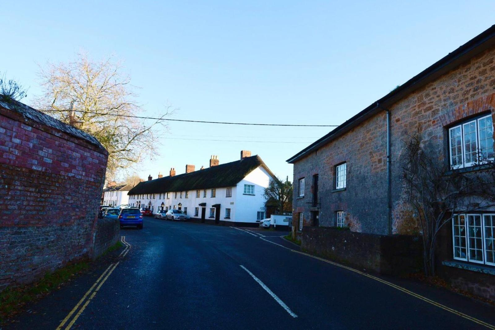 Thatched Cottage, beautiful village near the sea view 5