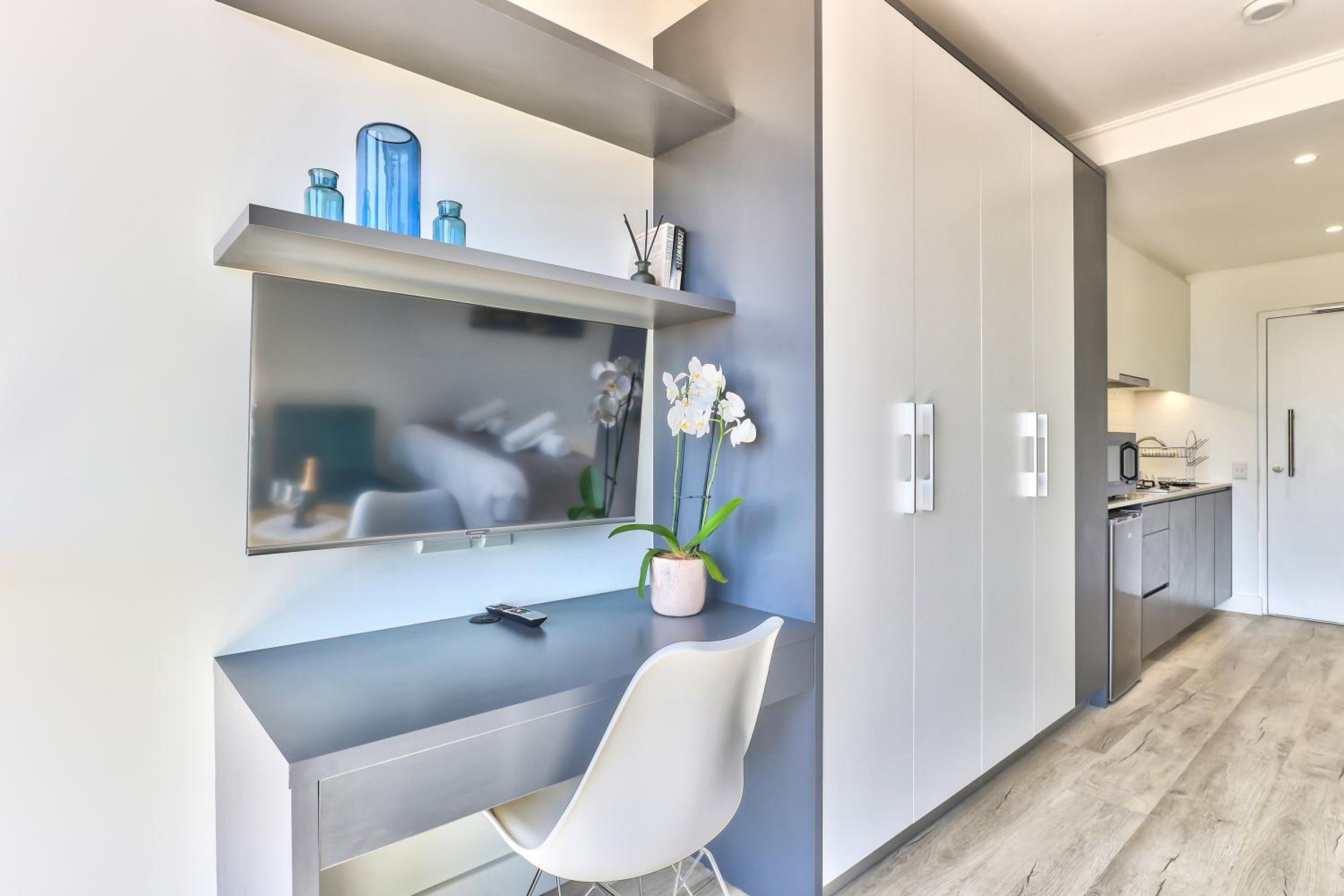 Stunning work pad on 1onAlbert- 601 view 2