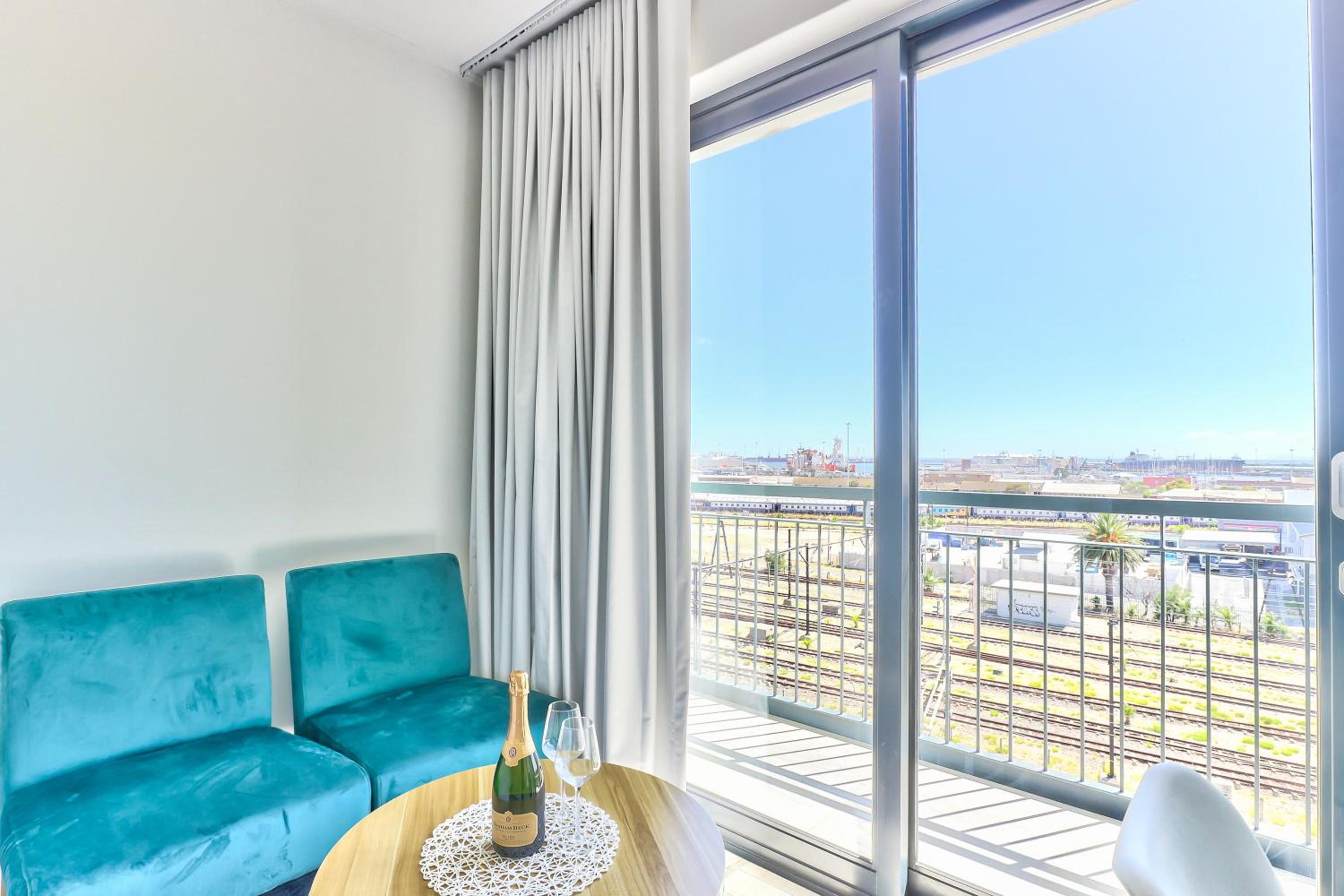 Stunning work pad on 1onAlbert- 601 view 3