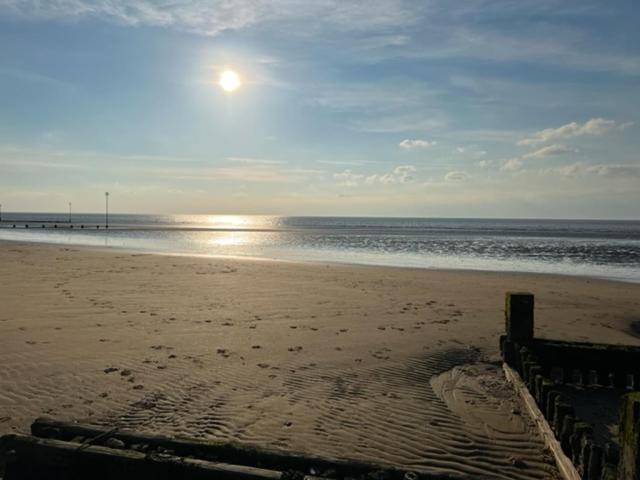 Gone To The Beach Flat 1 view 2