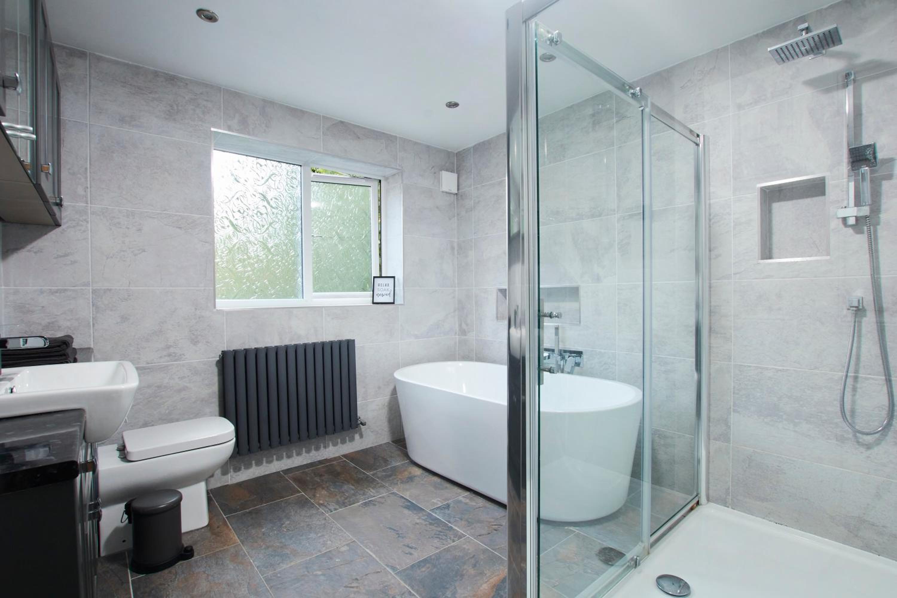 Cosy 4Bedroom House Near City Centre By Homebird Property Management Short Lets & Serviced Accommodation Leeds With Private Parking & Garden view 5