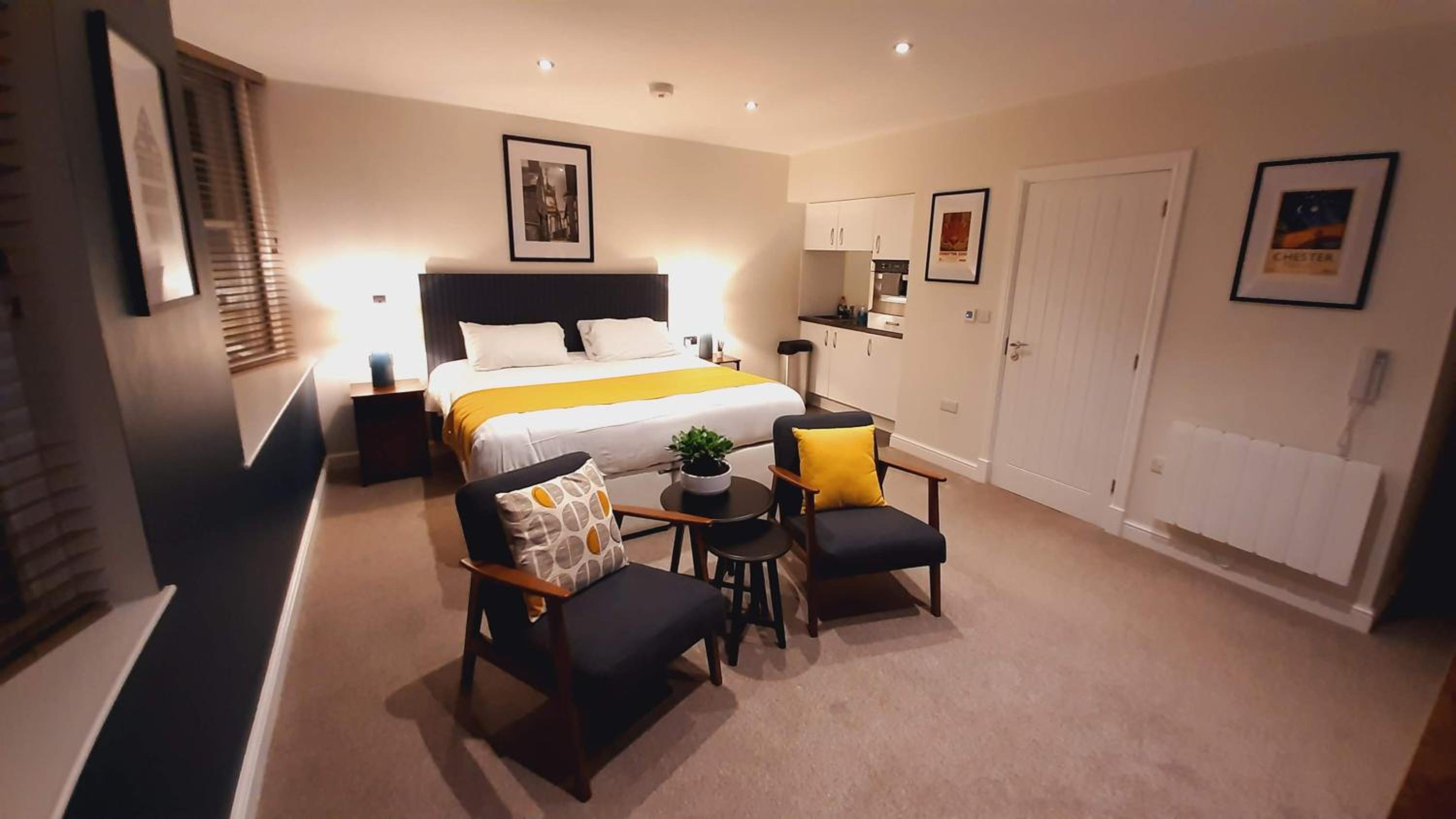 Riverside Studios in the Centre of Chester, photo 61