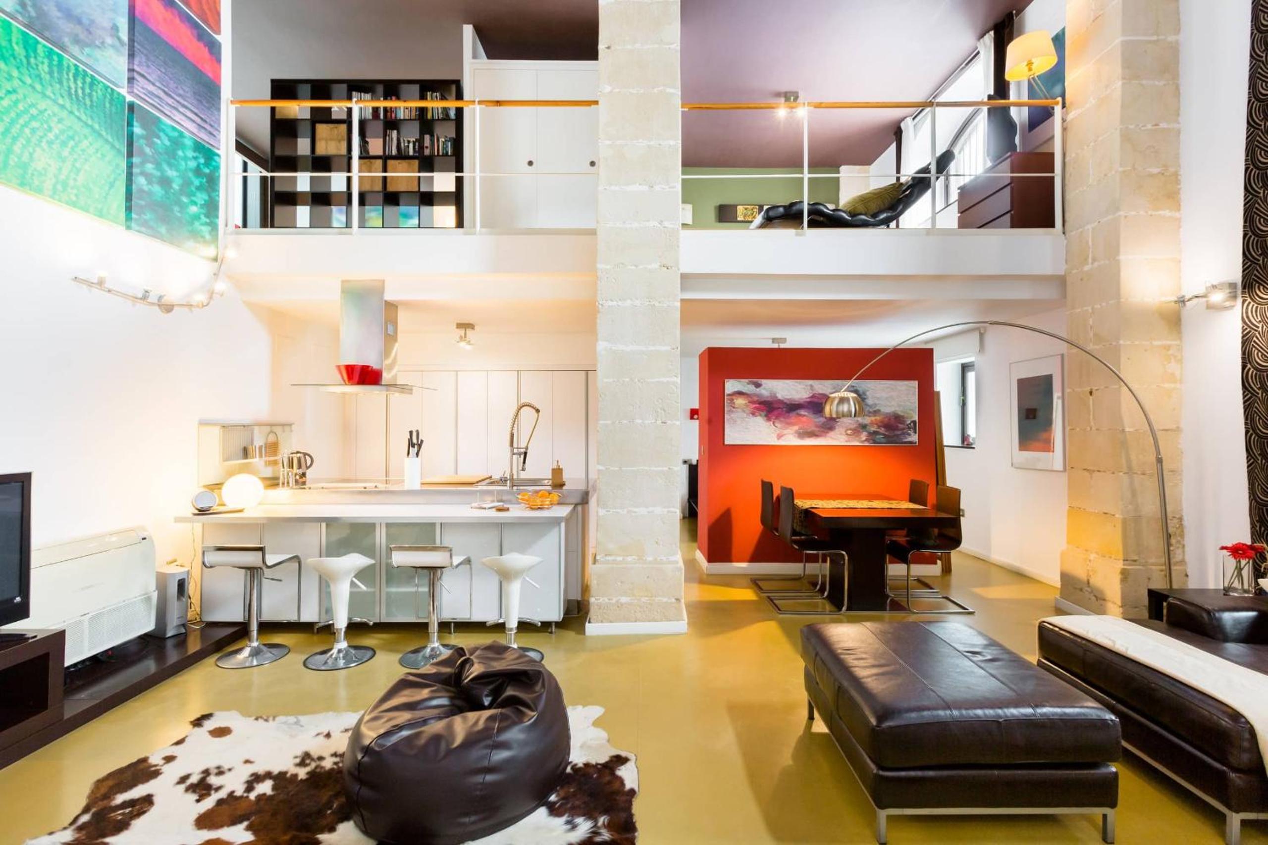 artQhost Jerez Huge Loft & Free Parking view 5