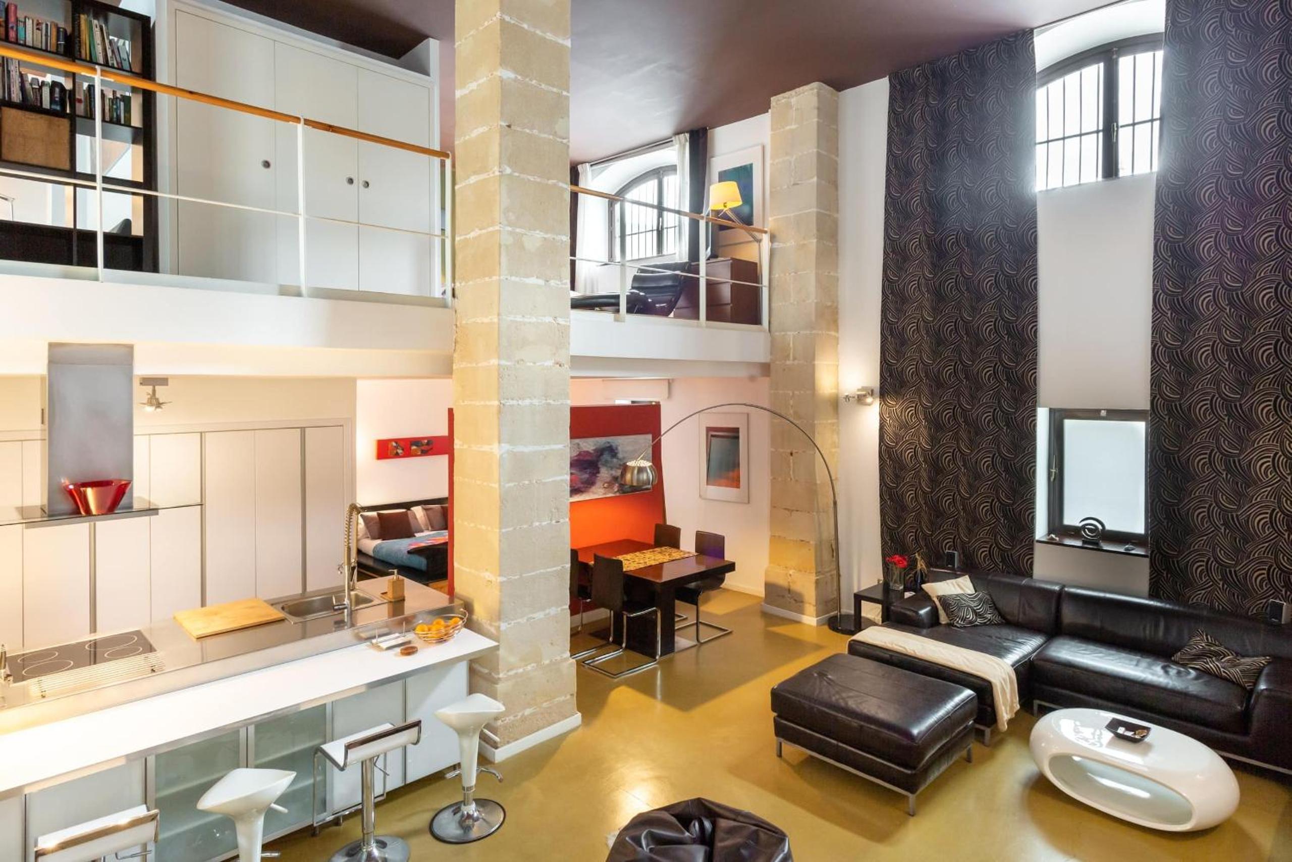 artQhost Jerez Huge Loft & Free Parking view 4