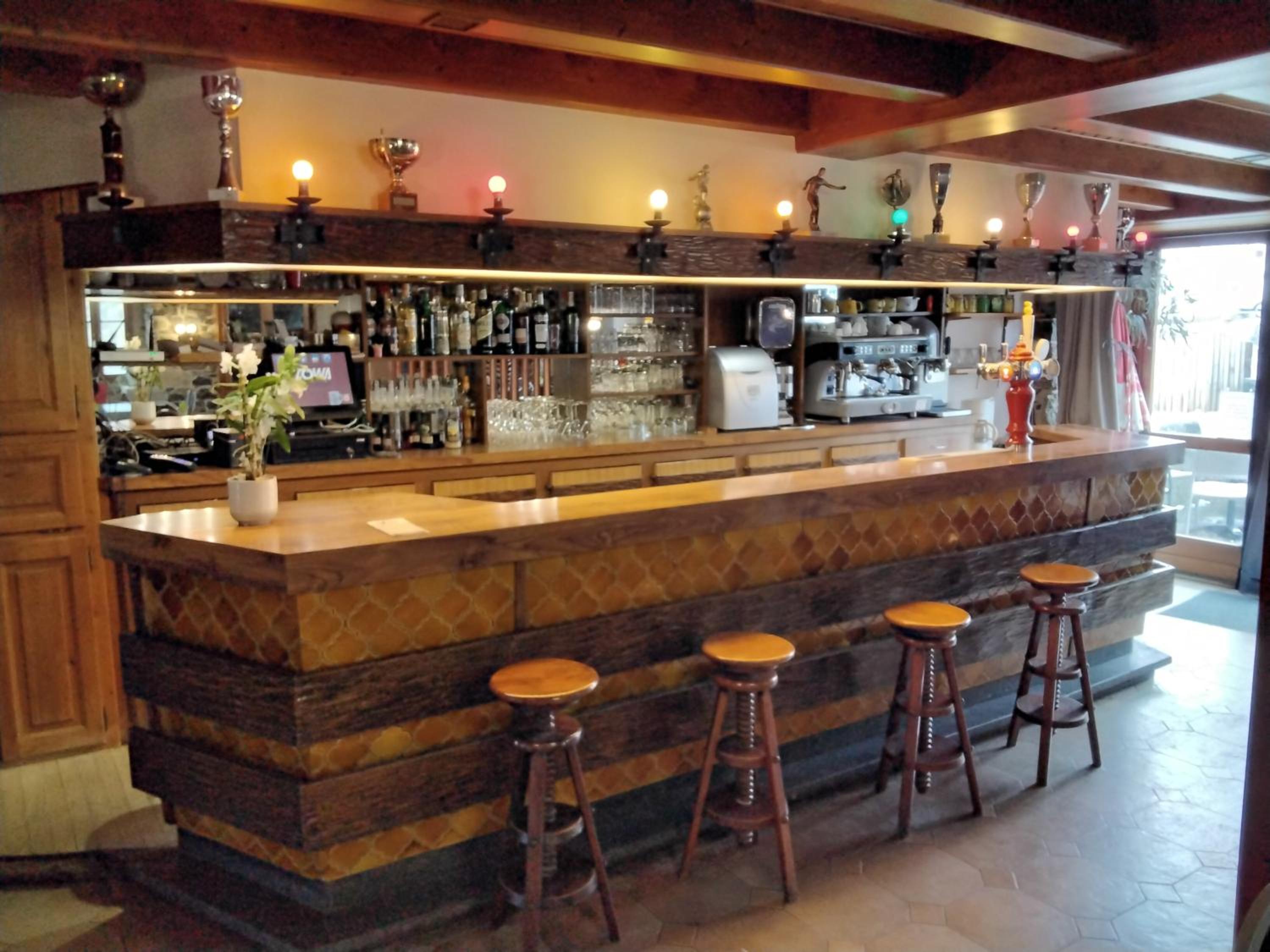 bar