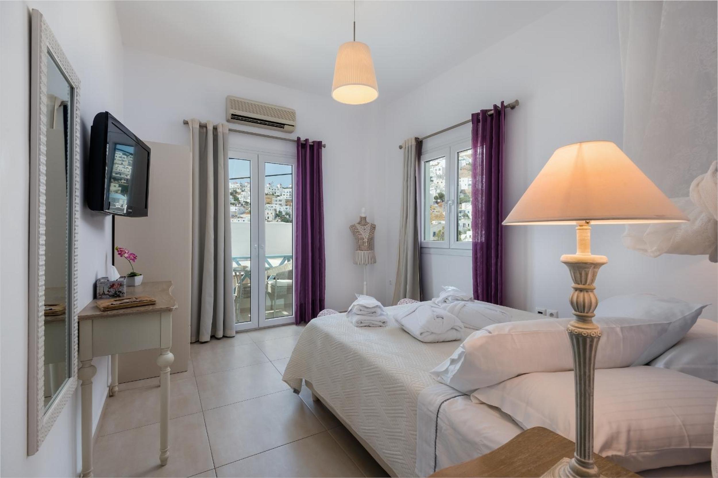 Niriides Luxury Studios