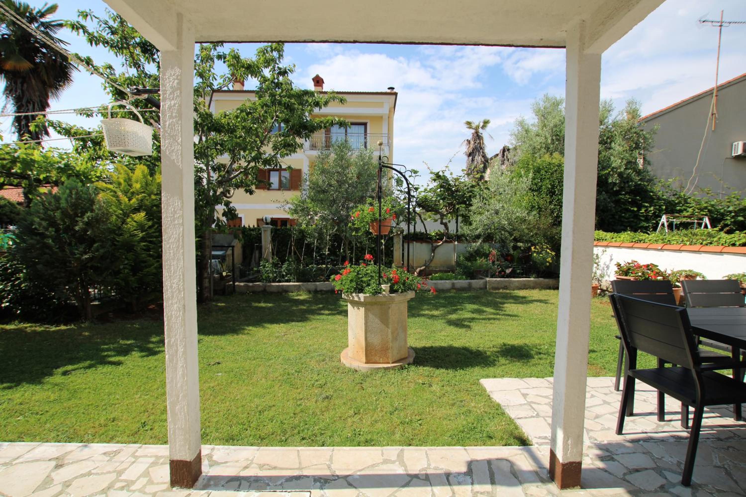 Apartment Sunny Garden view 4