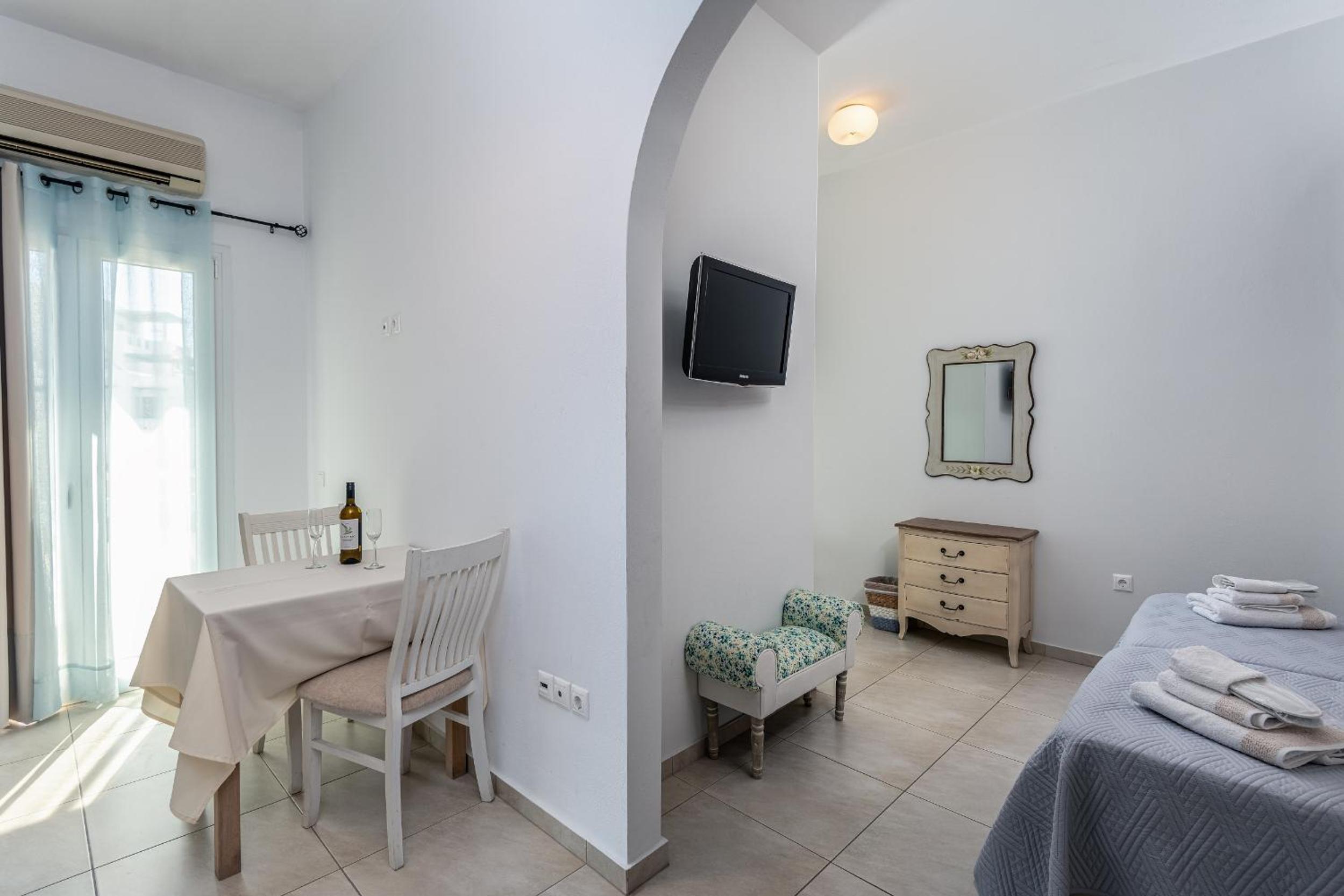 Niriides Luxury Studios