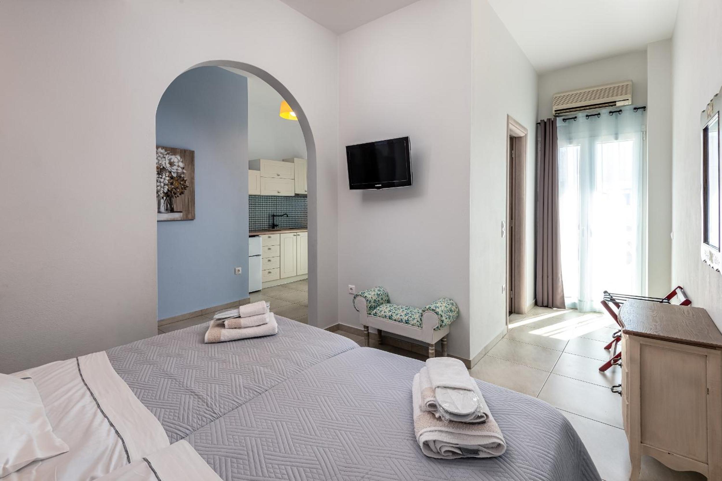 Niriides Luxury Studios