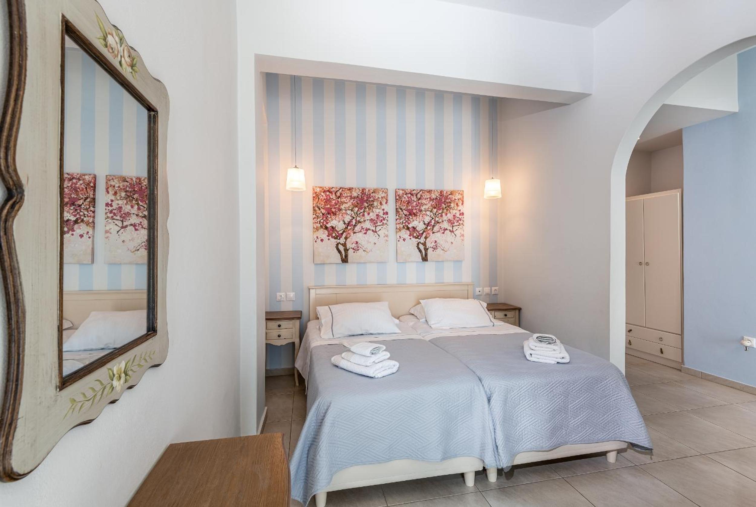 Niriides Luxury Studios