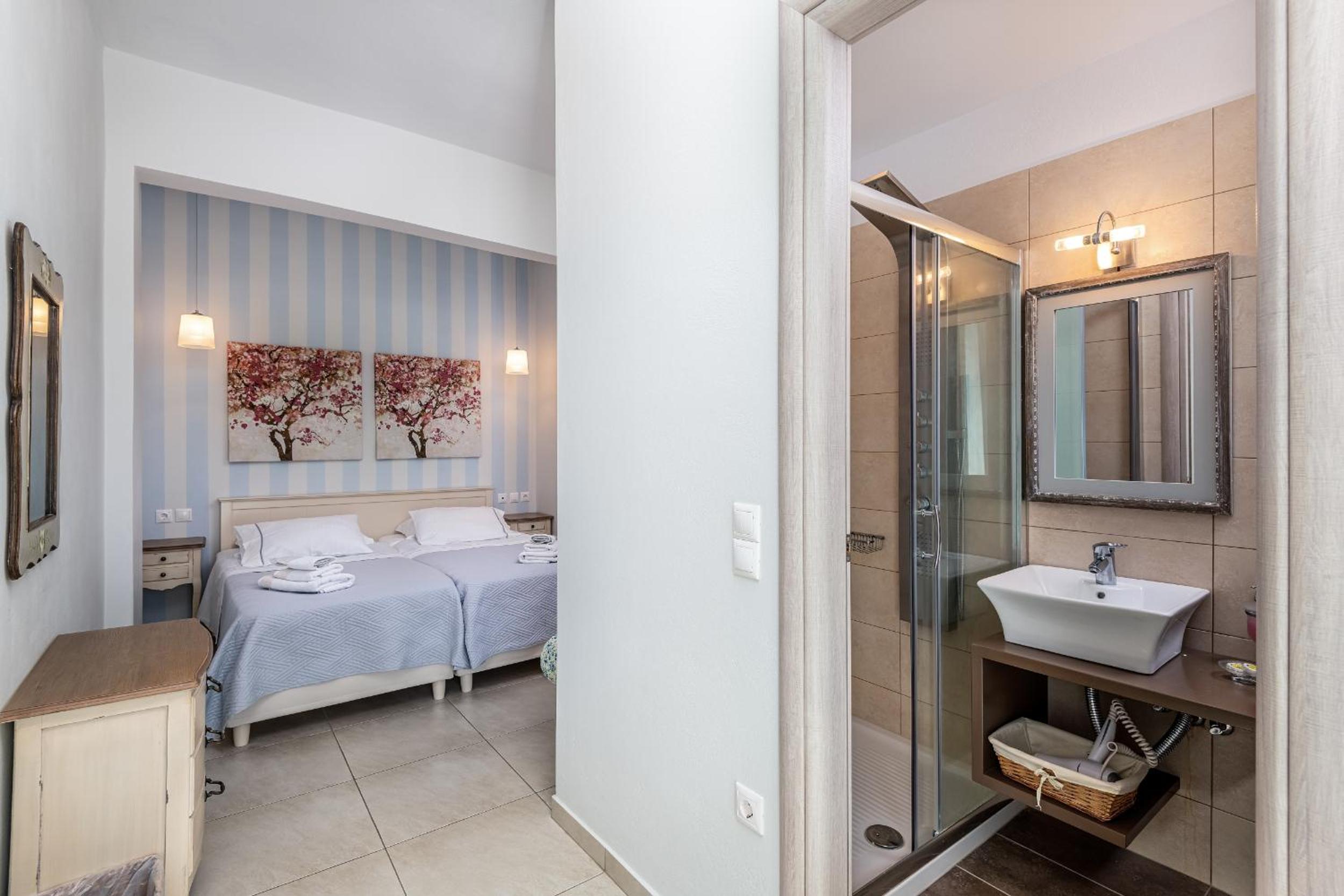 Niriides Luxury Studios