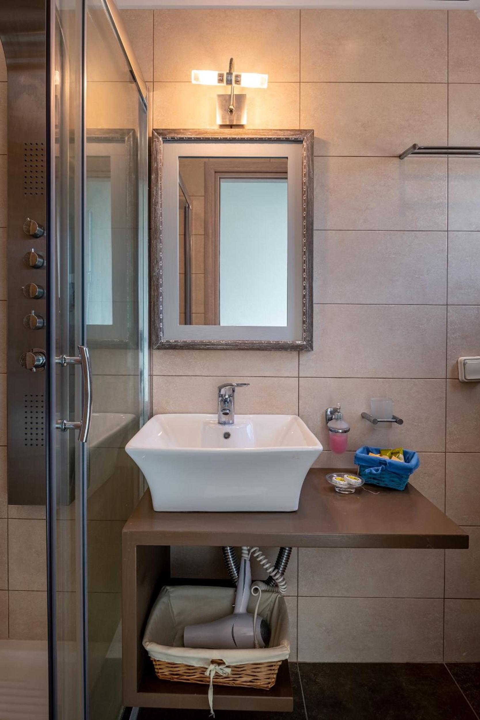 Niriides Luxury Studios