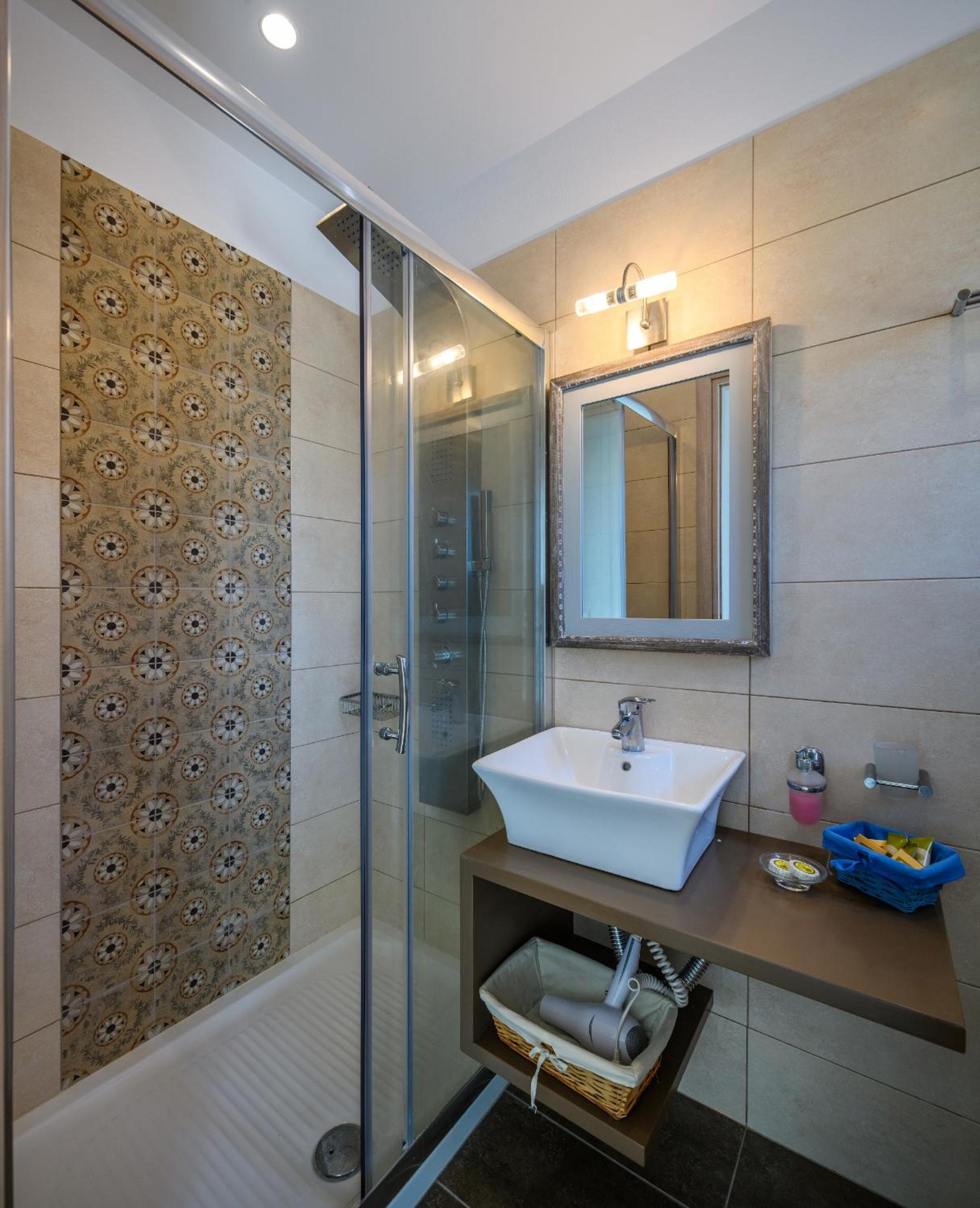 Niriides Luxury Studios