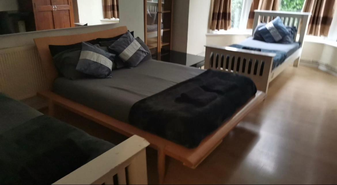 Hendham House - Near Etihad Stadium, CoOp Live Arena, AO Arena, Piccadilly Train Station & Manchester City Centre photo 4