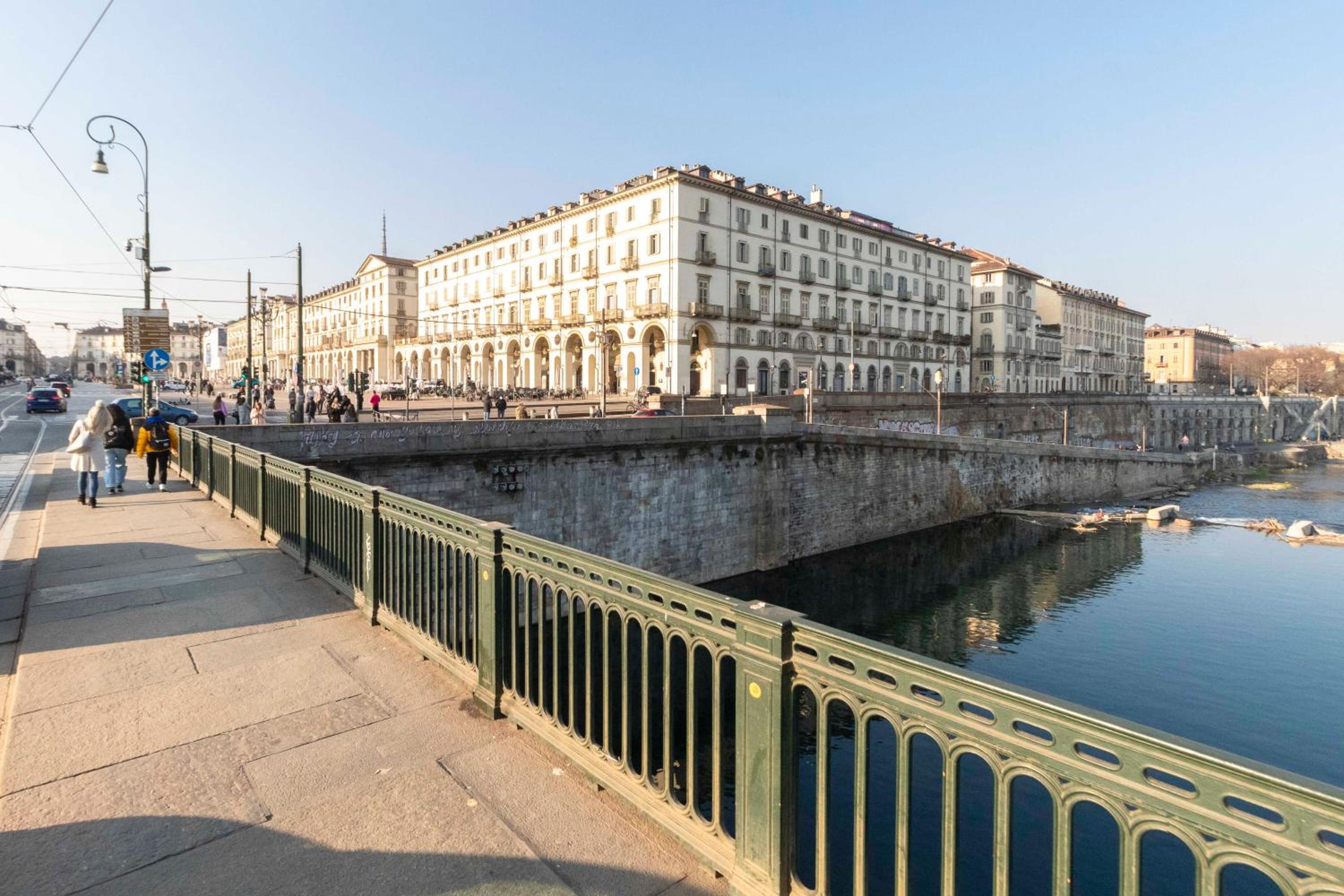 GuestHost - Piazza Vittorio Veneto Central Apartment