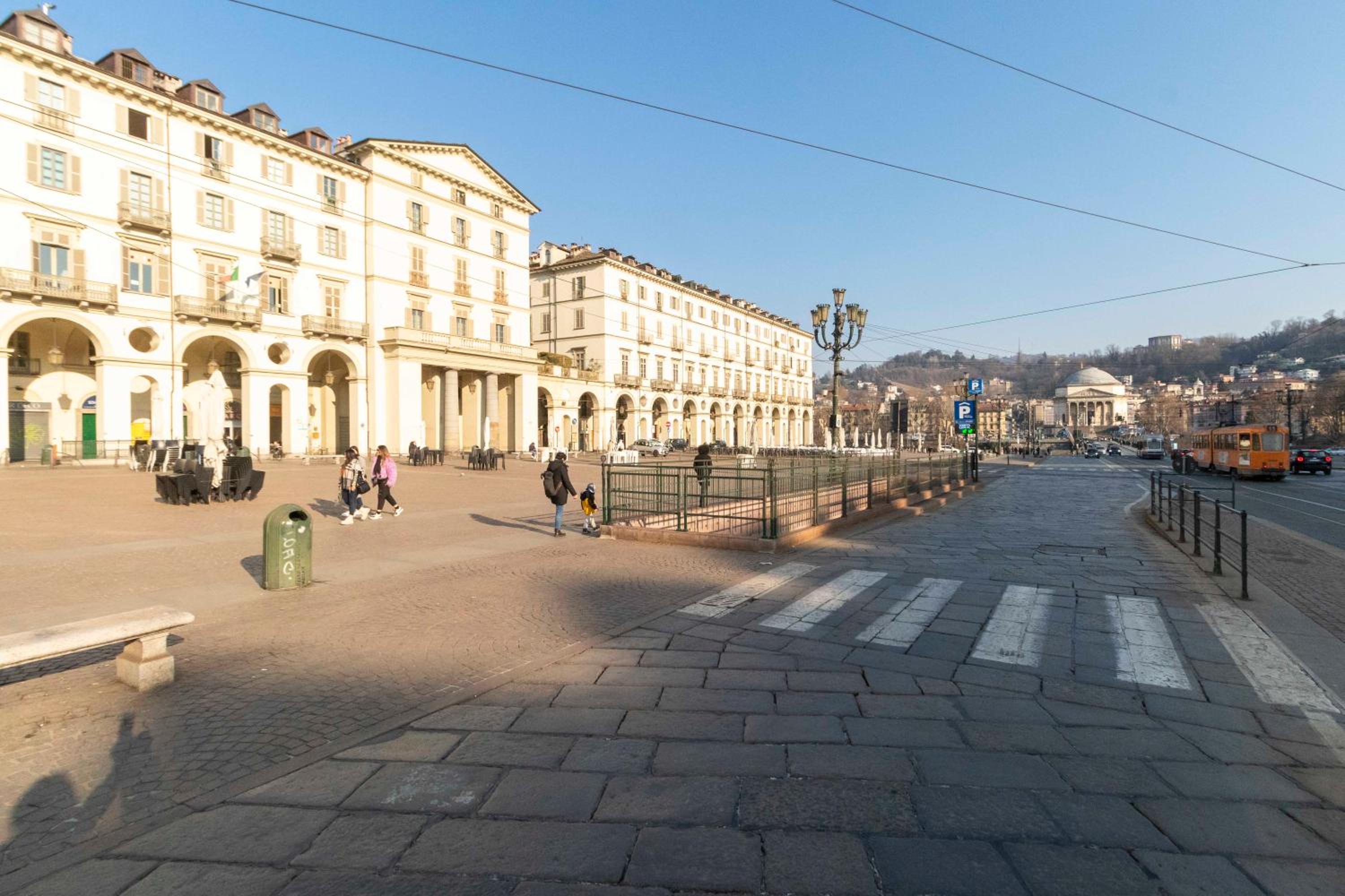 GuestHost - Piazza Vittorio Veneto Central Apartment