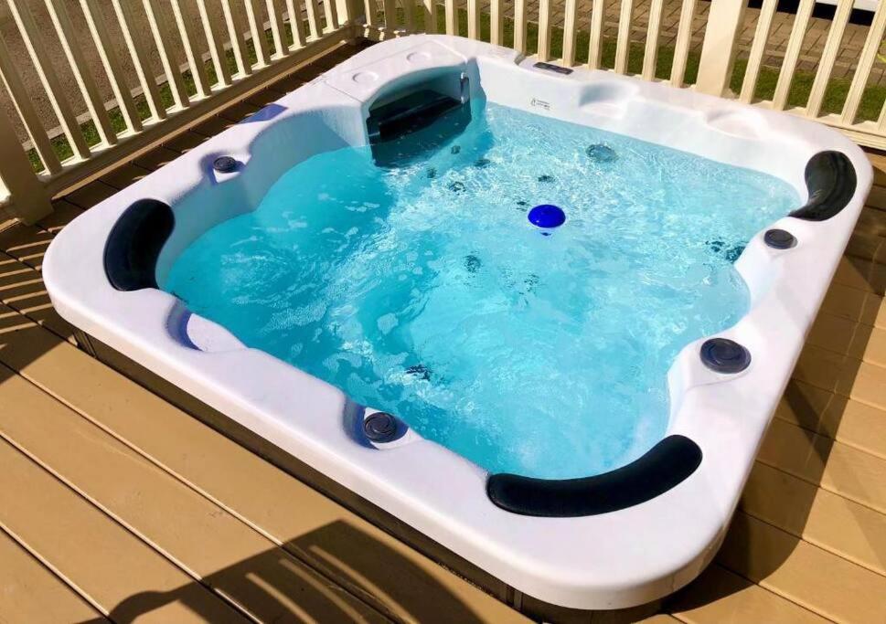 Daisy Lodge with Hot Tub view 4