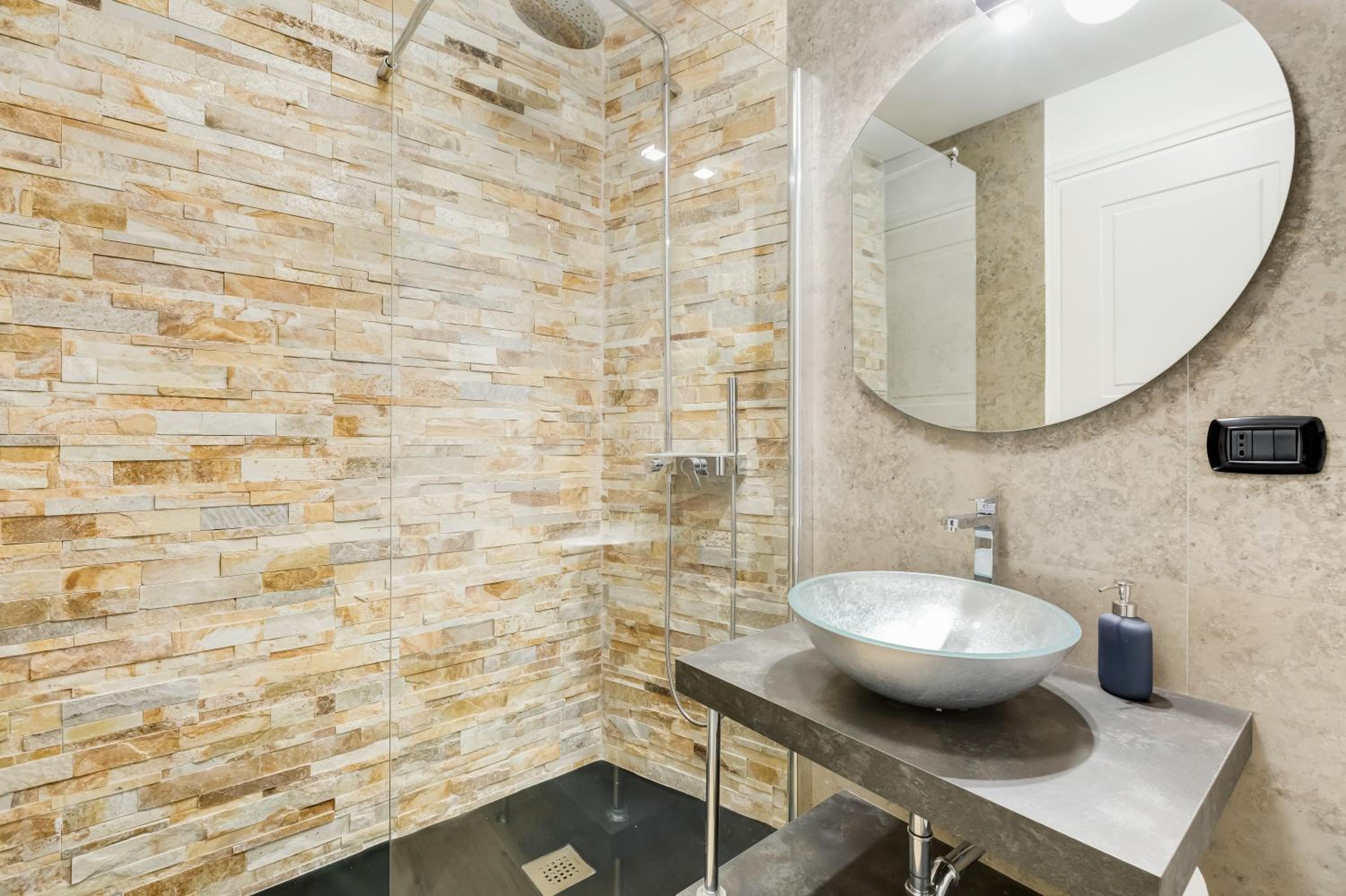 BMGA l Glam Industrial 3-Bed Apartment in Termini