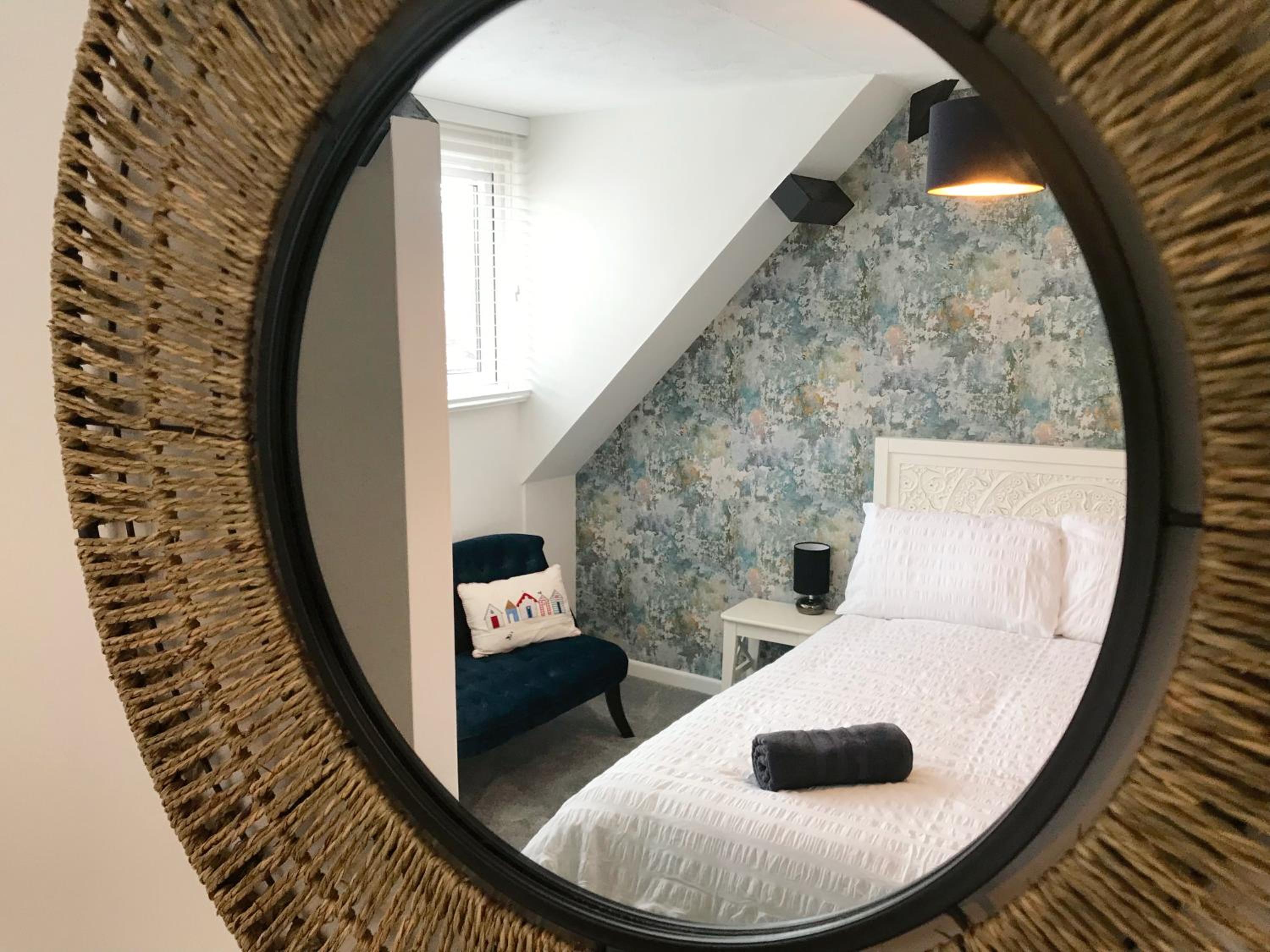 The Beach Hut Walk to Beach Sleeps 4 Parking Pet Friendly view 2