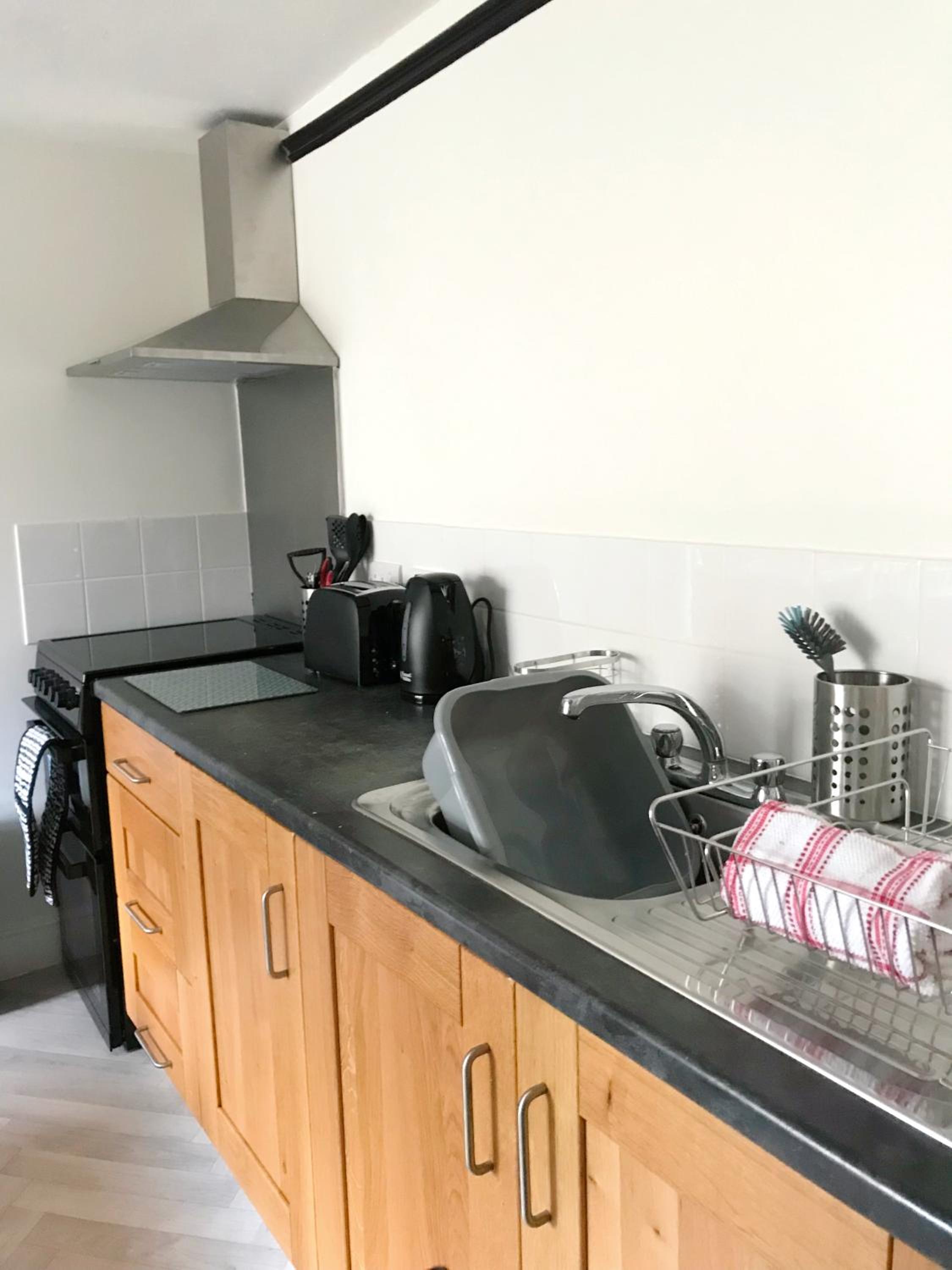 The Beach Hut Walk to Beach Sleeps 4 Parking Pet Friendly view 3