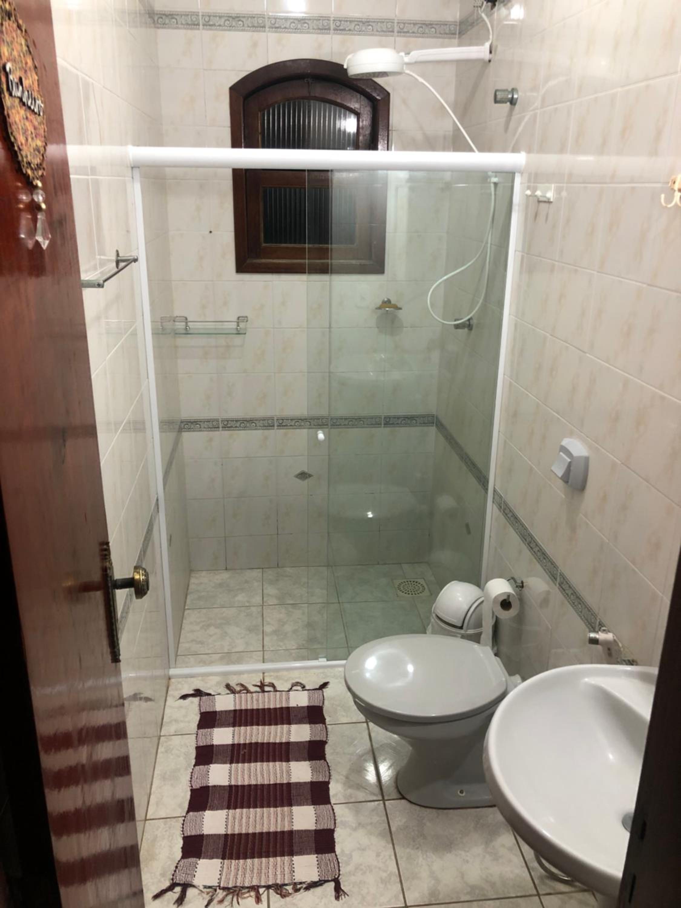 Casa com piscina, ar condicionado, campo de futebol e área gourmet a um quarteirão da lagoa de Praia Seca